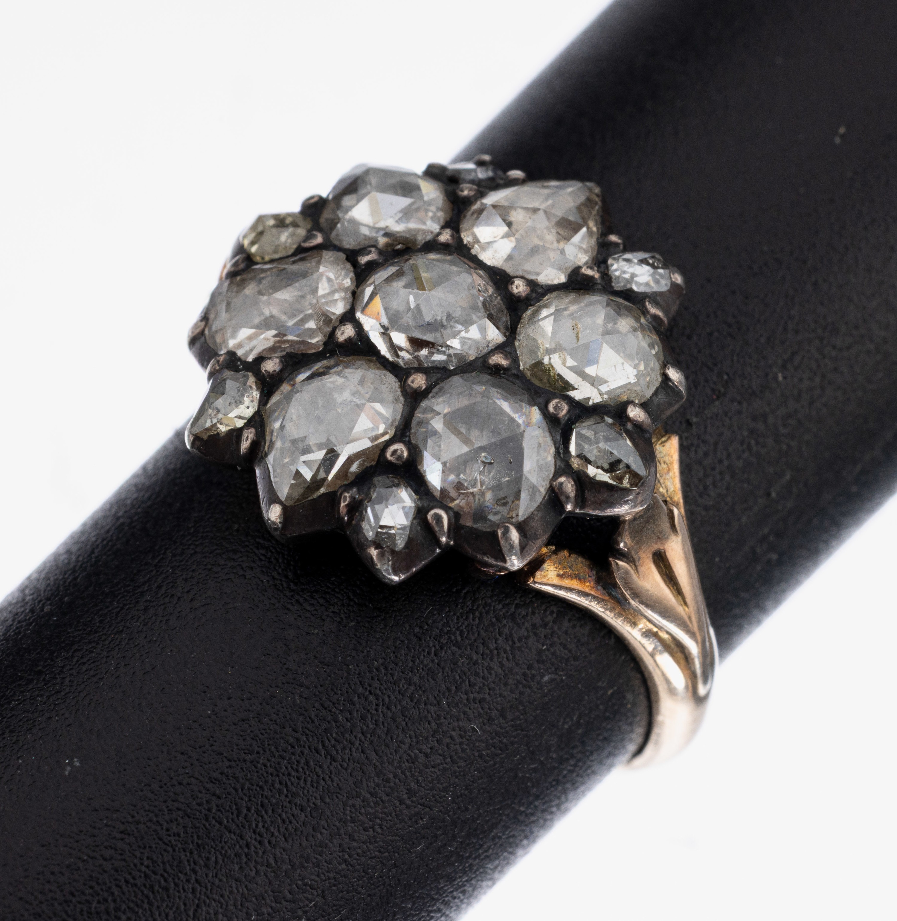 Image 27021636 - 14 kt Gold Diamant-Ring, um 1820, RG 585/000 und Silber, Diamantrosen zus. ca. 2.0 ct ...