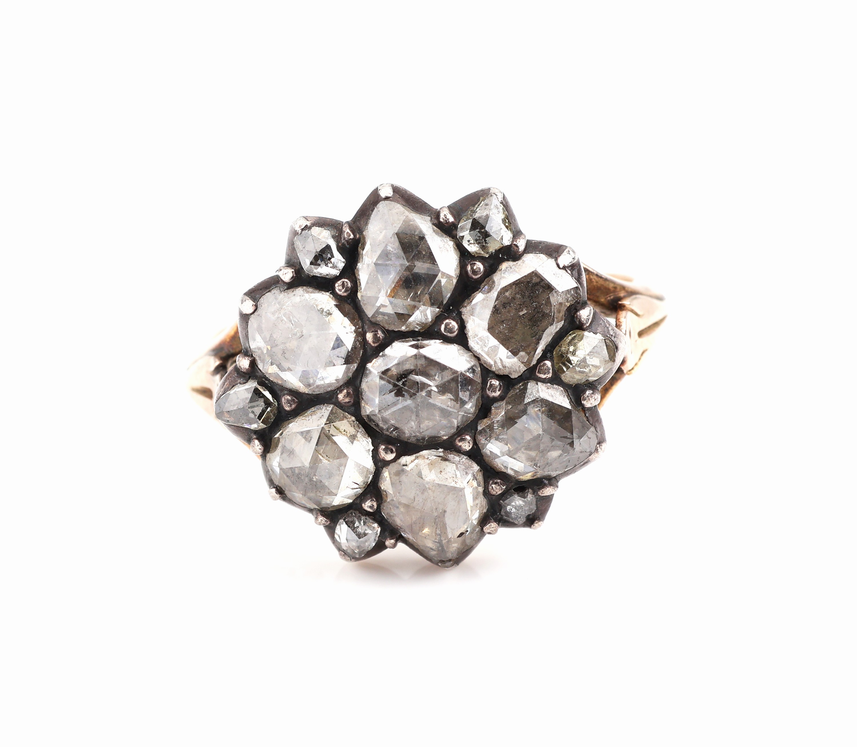 Detail a: 14 kt Gold Diamant-Ring, um 1820, RG 585/000 und Silber, Diamantrosen zus. ca. 2.0 ct Weiß-l.get.Weiß/si-p, blütenf. verbödet, RW55, ca. 4.2 g, ...