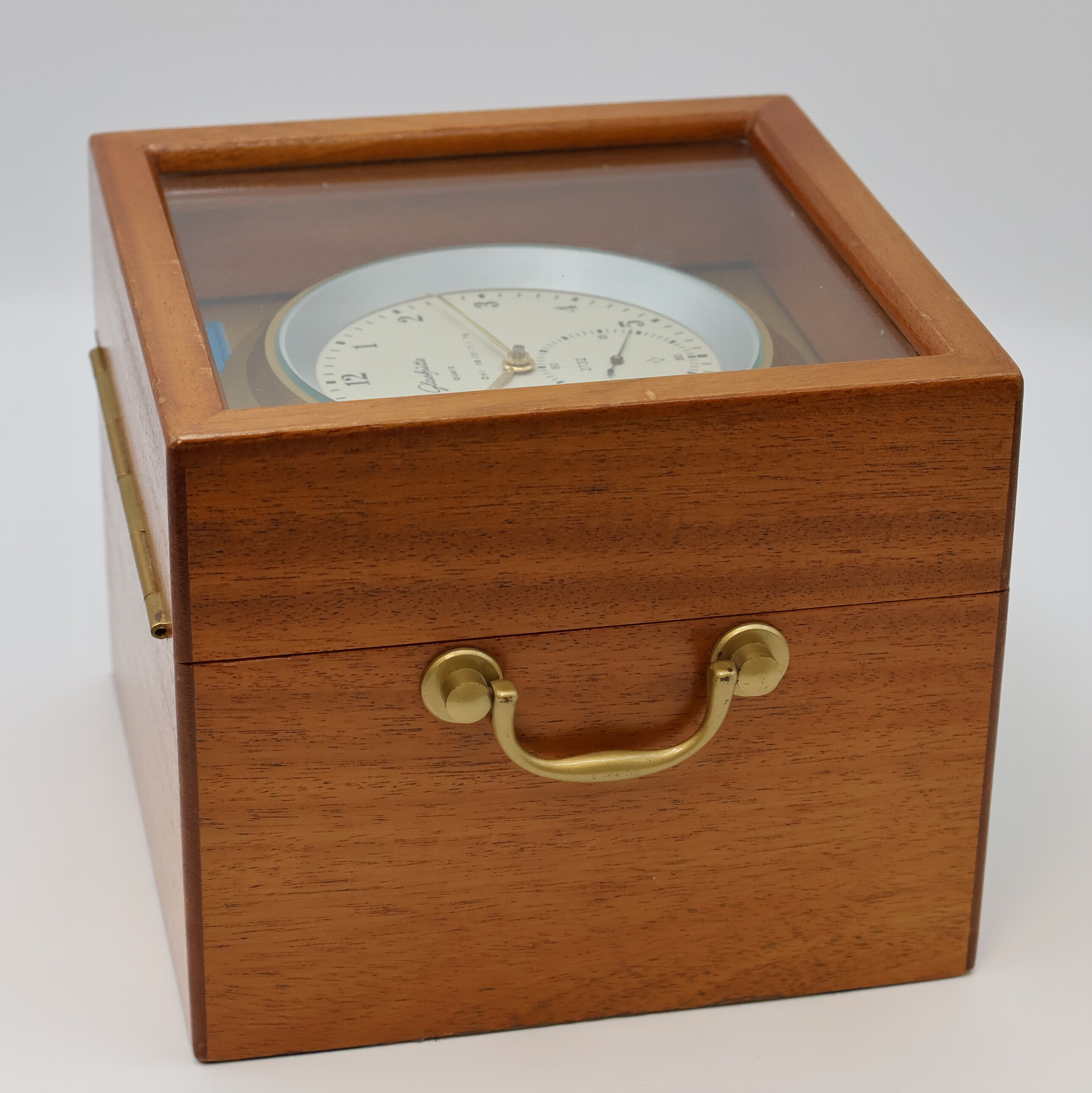 Detail c: GLASHÜTTE Quarz Marinechronometer Typ 1-71, DDR um 1980, 2-tlg. Mahagoni Box, Deckel verglast, seitl. Tragegriffe, lack. Aluminium-Lünette, ...
