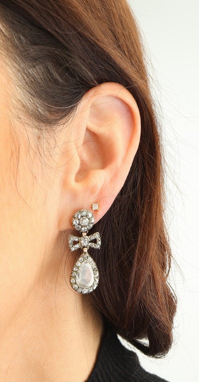 27021633e - Paar 14 kt Gold Diamant-Ohrgehänge, um 1790- 1810, RG 585/000 und Silber, 2 ...