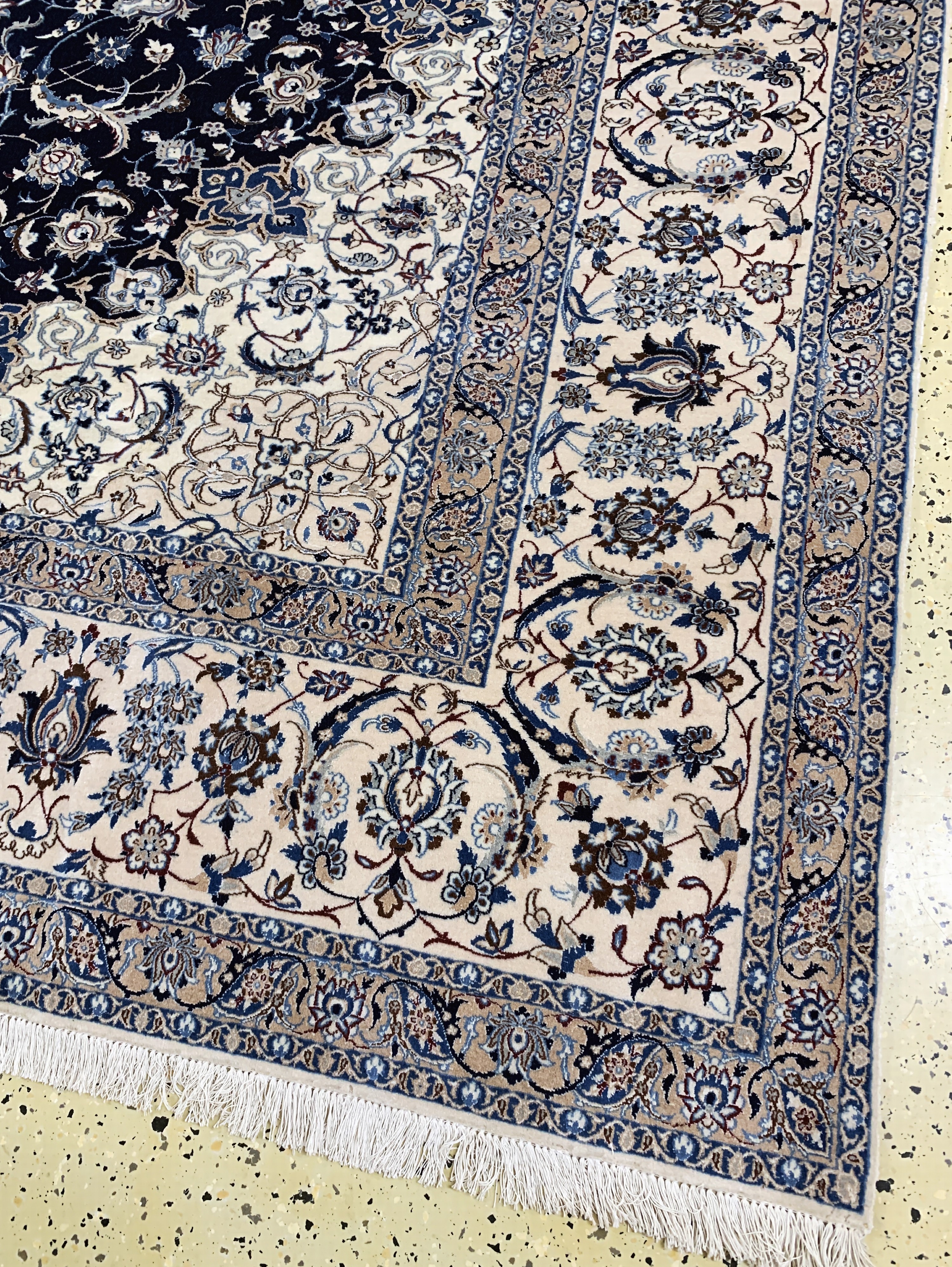Detail a: Nain fein(6 La), Persien, signiert"Habibian, Ende 20.Jhd, Korkwolle mit Seide, ca. 396 x 294 cm, ca. 1,0 Mio. Kn/qm, Reinigungsbedürftig, EHZ: ...
