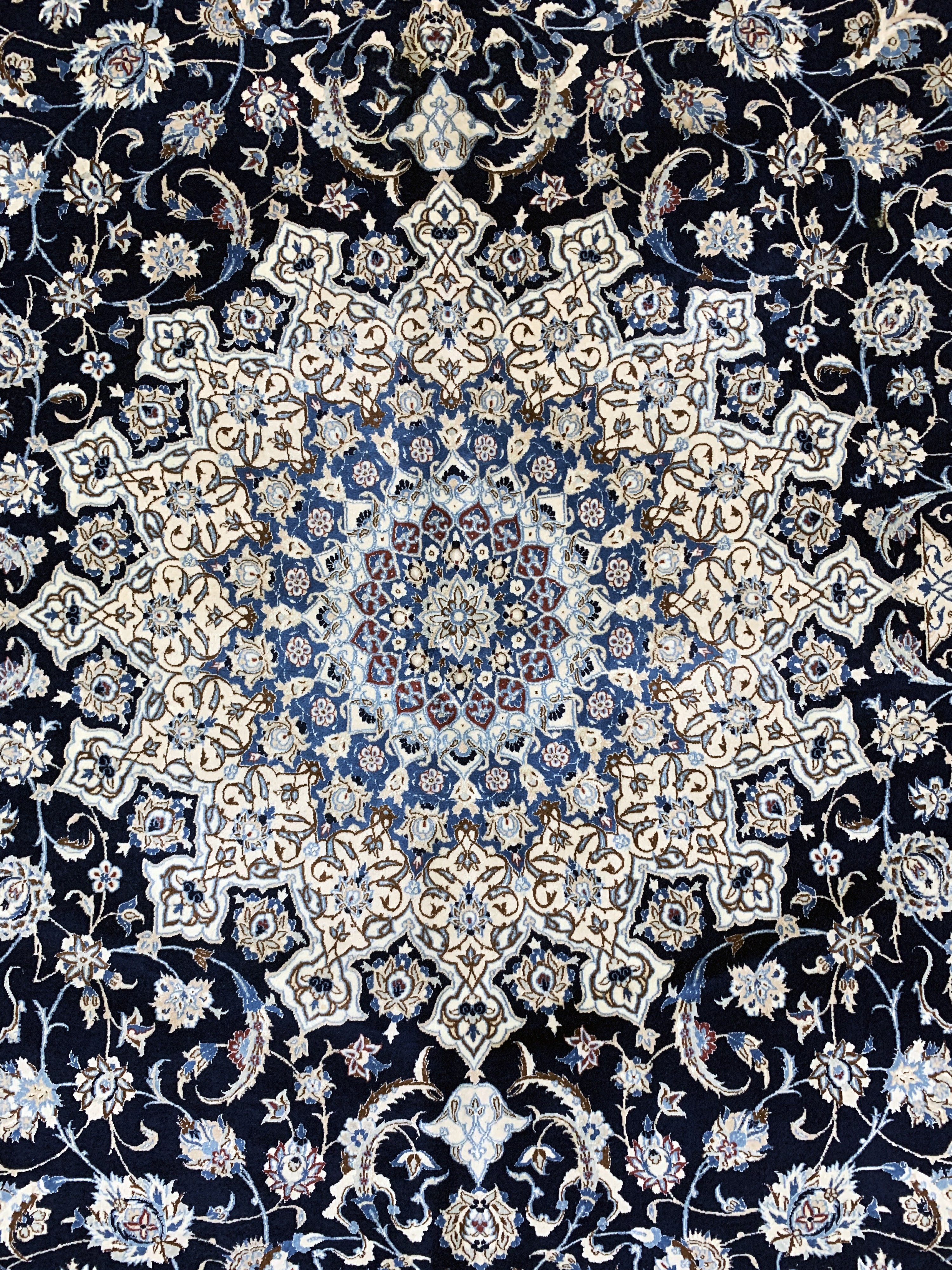 Detail d: Nain fein(6 La), Persien, signiert"Habibian, Ende 20.Jhd, Korkwolle mit Seide, ca. 396 x 294 cm, ca. 1,0 Mio. Kn/qm, Reinigungsbedürftig, EHZ: ...