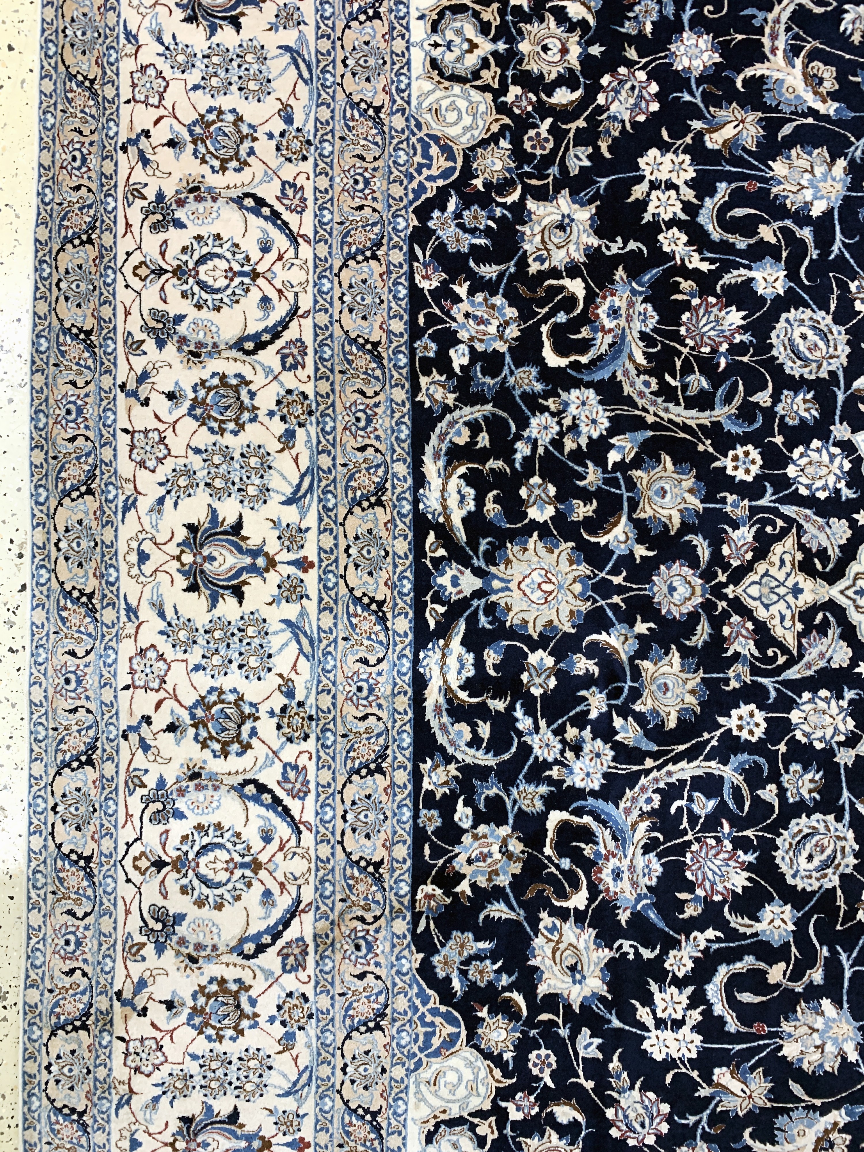 Detail e: Nain fein(6 La), Persien, signiert"Habibian, Ende 20.Jhd, Korkwolle mit Seide, ca. 396 x 294 cm, ca. 1,0 Mio. Kn/qm, Reinigungsbedürftig, EHZ: ...