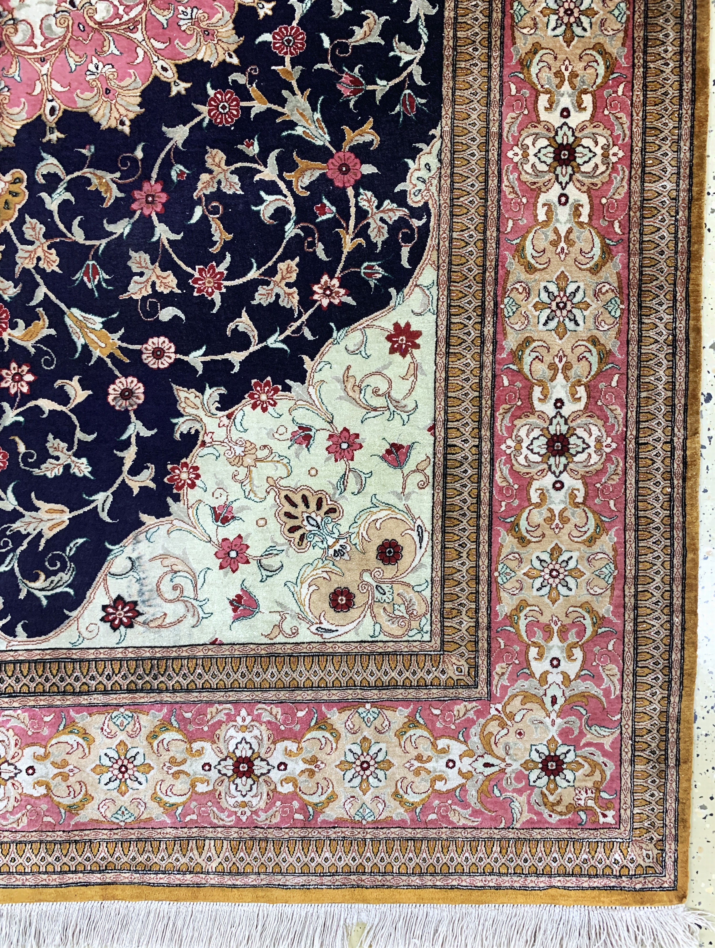 Detail a: Ghom Seide fein, Persien, Ende 20.Jhd, reine Naturseide, ca. 210 x 138 cm, ca. 1,0 Mio. Kn/qm, verfärbt, EHZ: 2