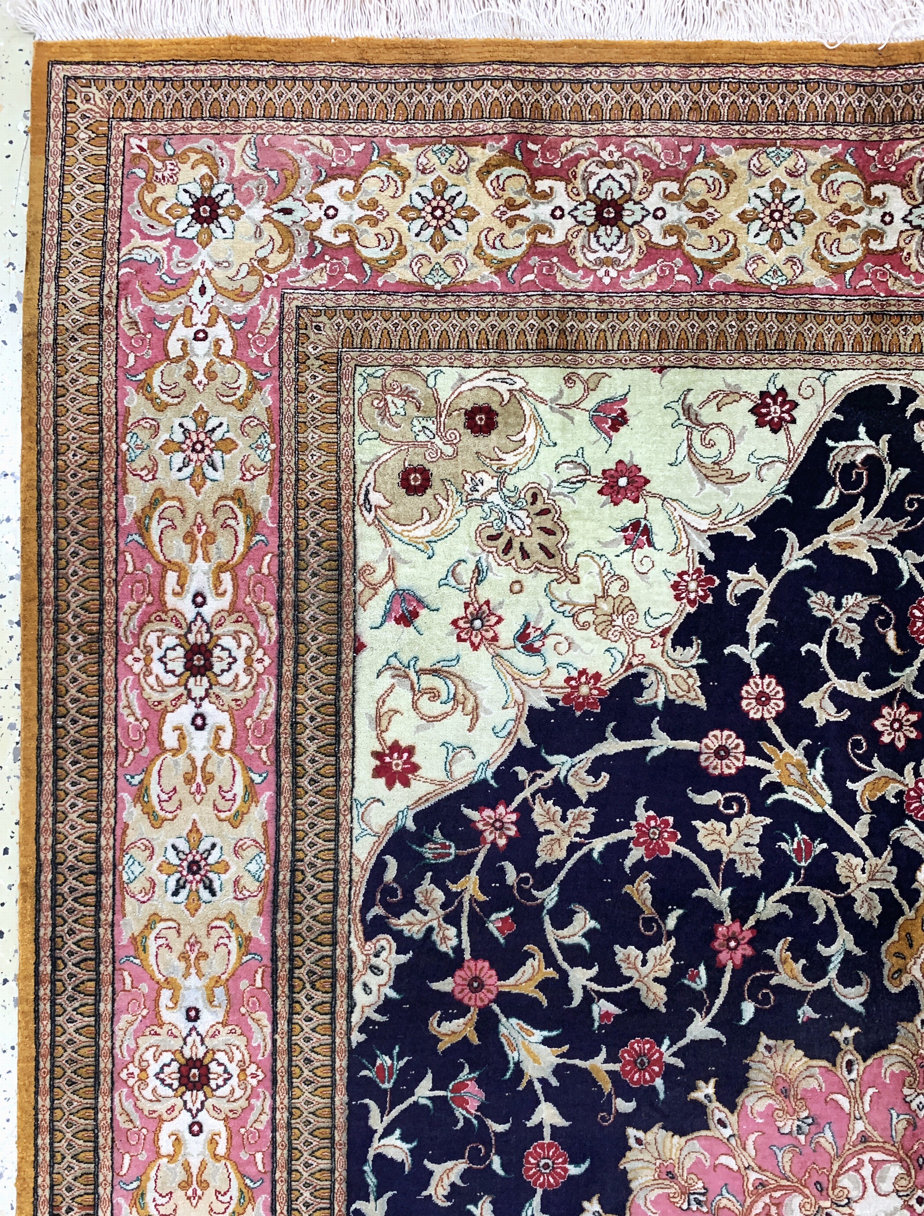 Detail d: Ghom Seide fein, Persien, Ende 20.Jhd, reine Naturseide, ca. 210 x 138 cm, ca. 1,0 Mio. Kn/qm, verfärbt, EHZ: 2