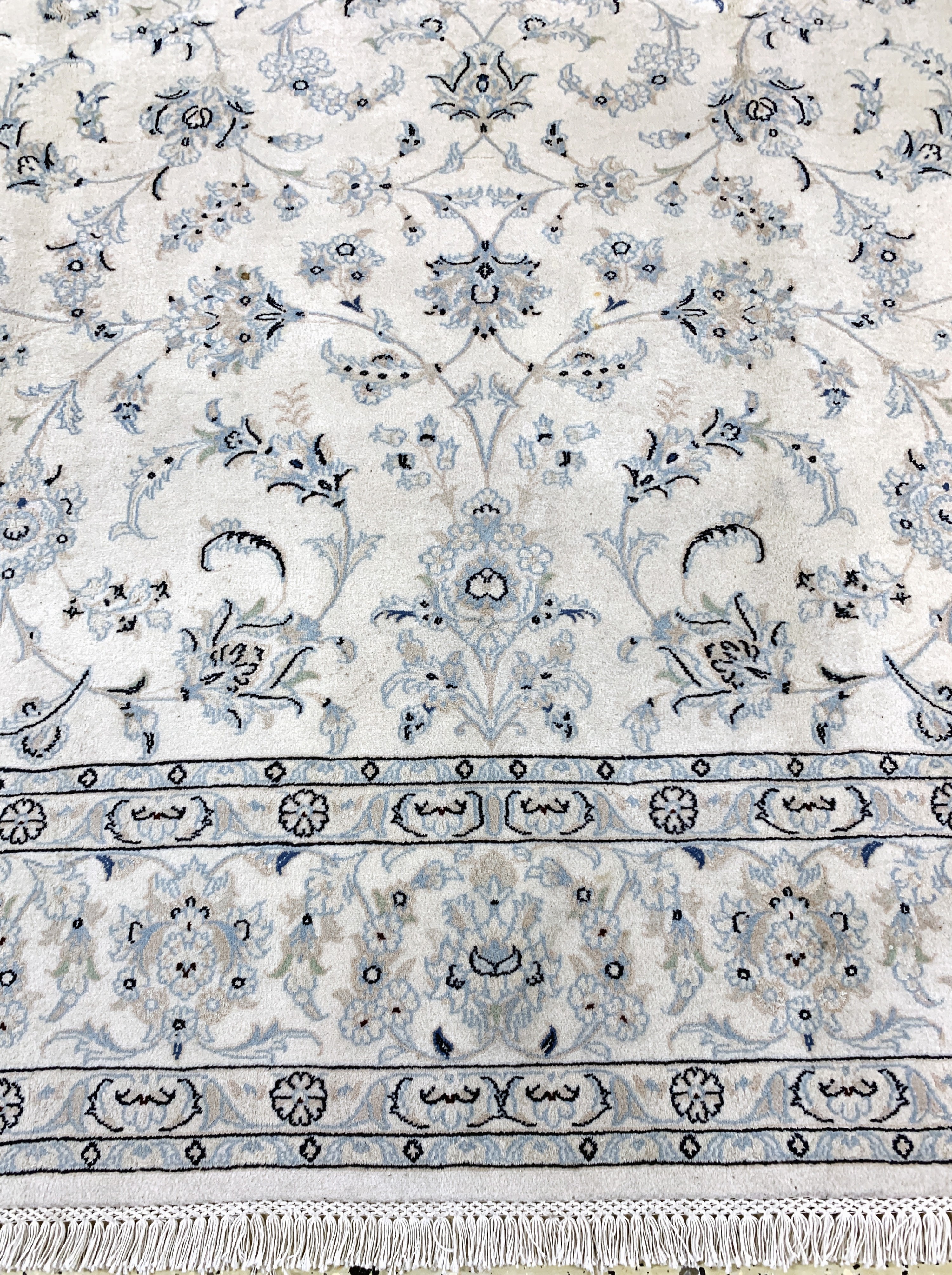 Detail c: Nain fein(9 La), Persien, Ende 20.Jhd, Korkwolle mit Seide, ca. 254 x 200 cm, ca. 500.000 Kn/qm, EHZ: 2