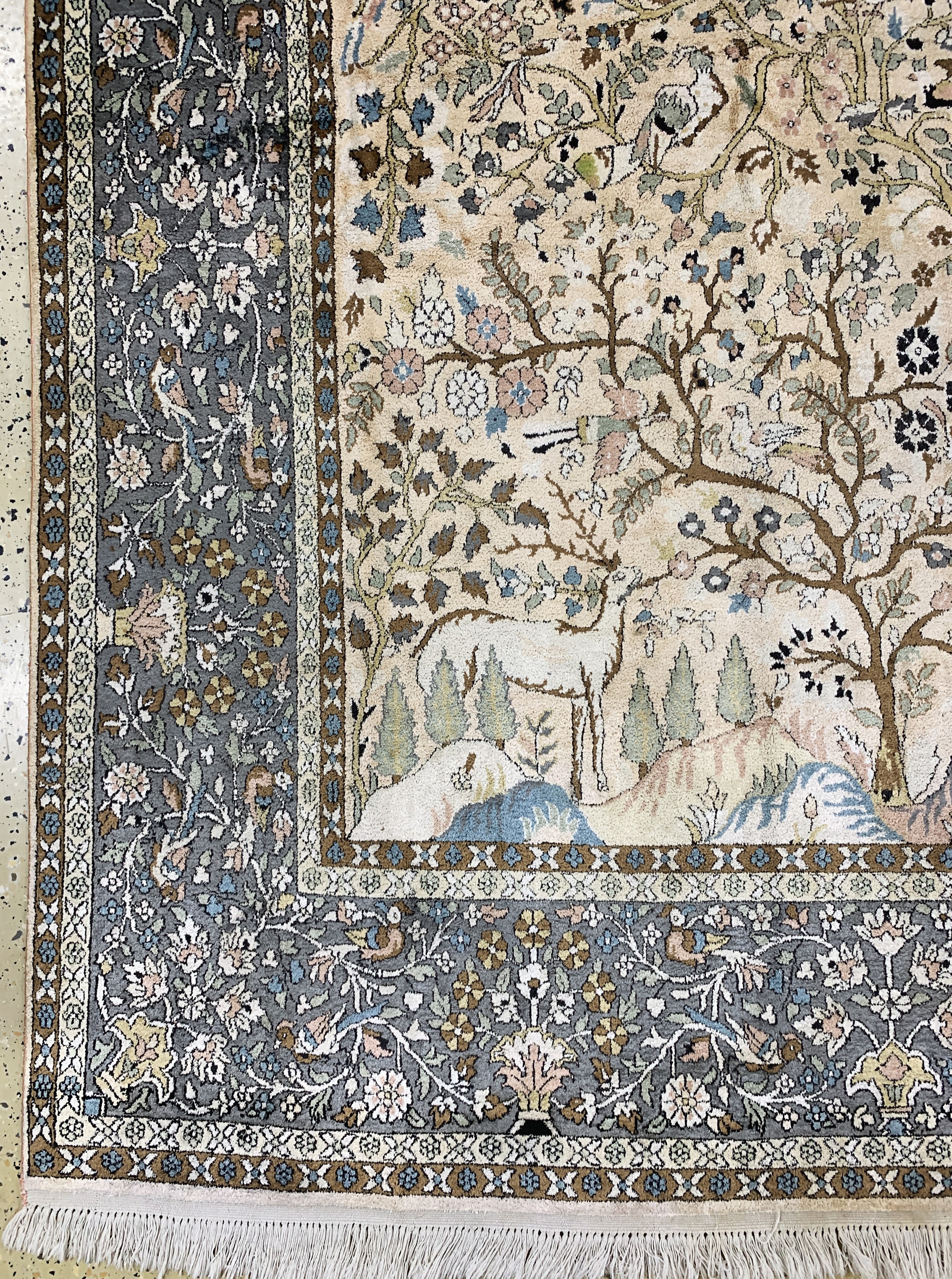 Detail c: Kaschmir Seide Indian, "Lebensbaum-Motiv", Ende 20.Jhd, merzerisierte Baumwolle, ca. 376 x 260 cm, gereinigt, EHZ:(nahezu neuwertig)