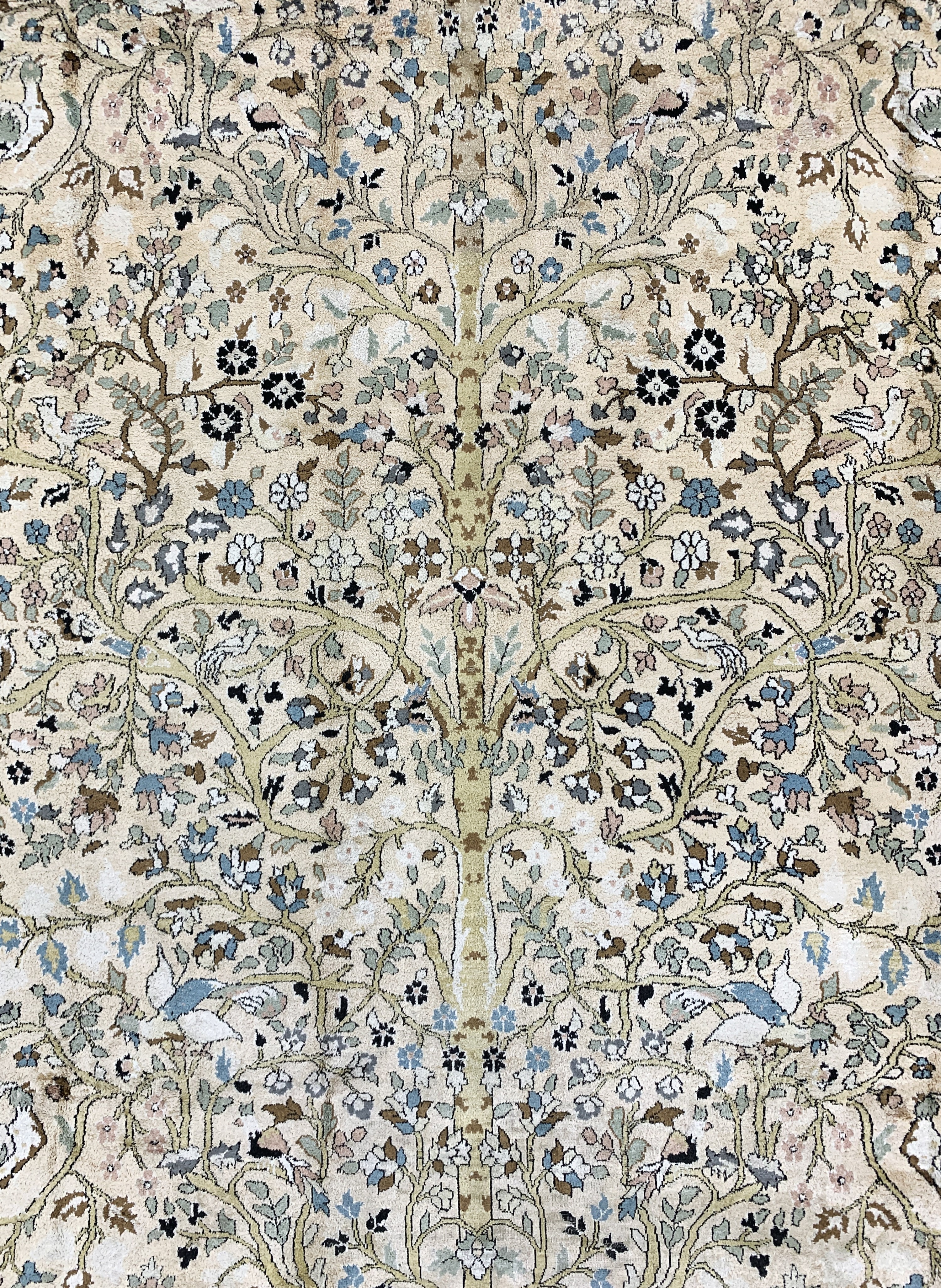Detail e: Kaschmir Seide Indian, "Lebensbaum-Motiv", Ende 20.Jhd, merzerisierte Baumwolle, ca. 376 x 260 cm, gereinigt, EHZ:(nahezu neuwertig)