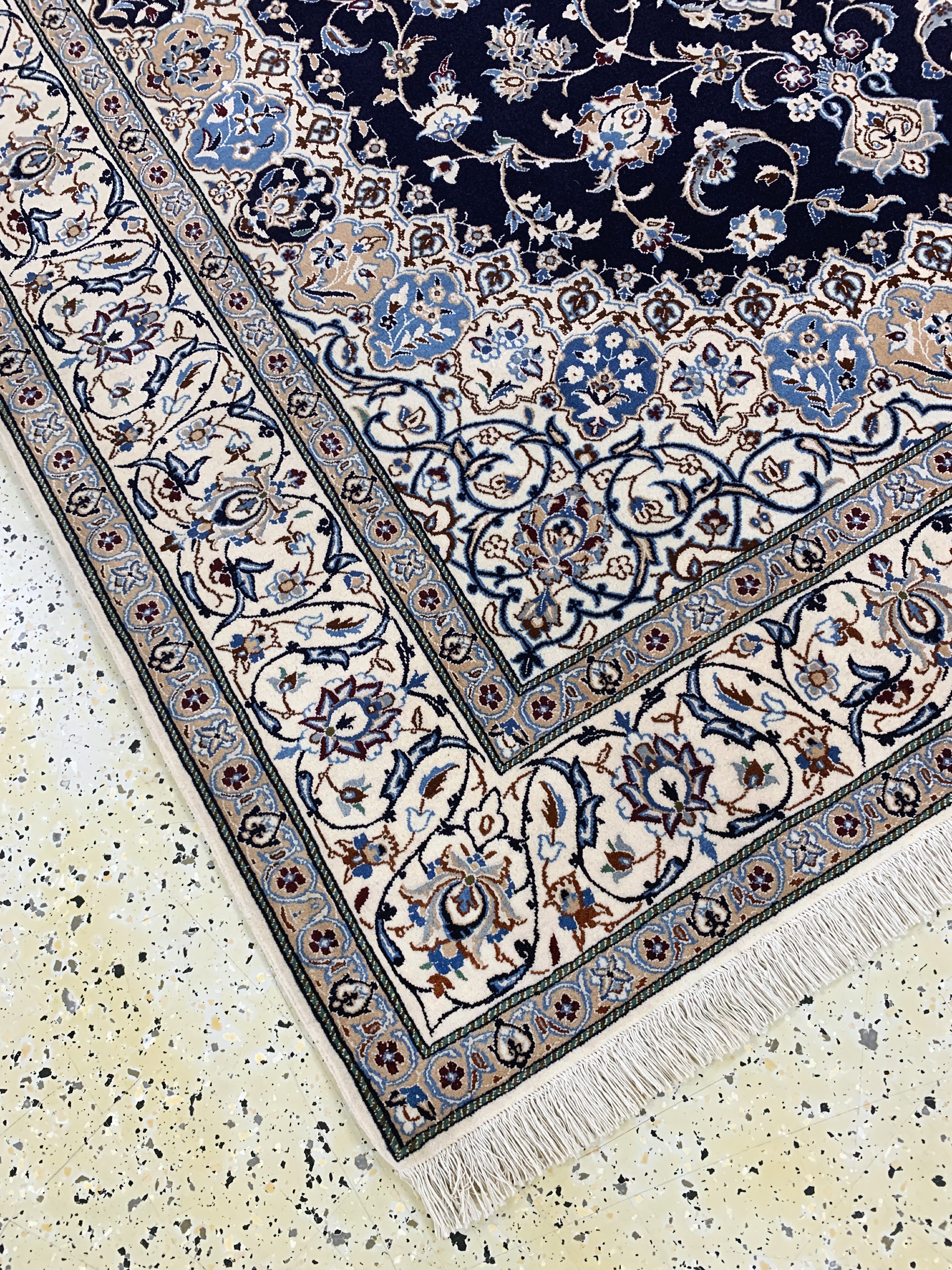 Detail e: Nain fein(6 La) Persien, Persien, Ende 20.Jhd, Korkwolle mit Seide, ca. 227 x 156 cm,ca. 1,0 Mio. Kn/qm, EHZ:(nahezu neuwertig)