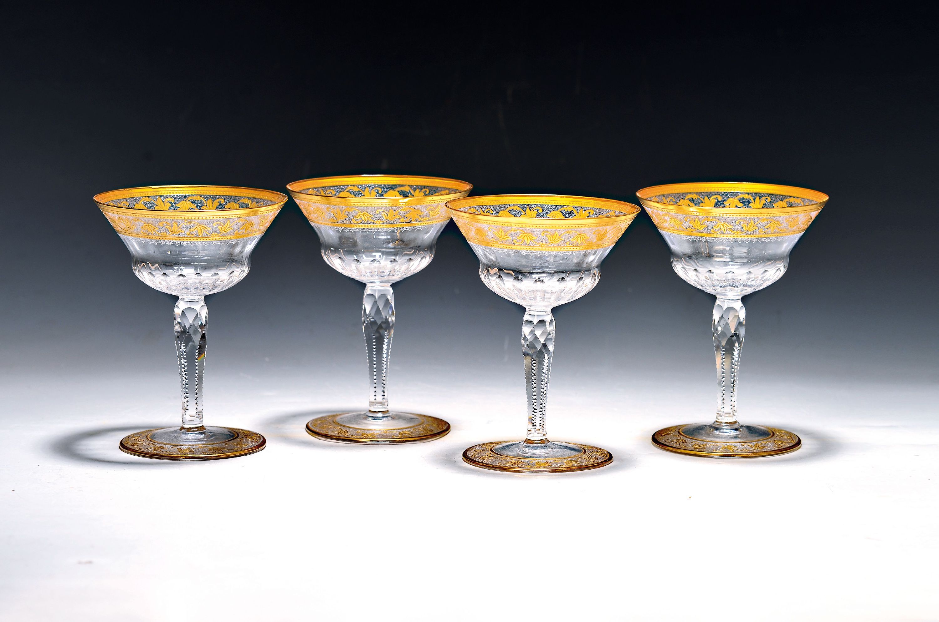 Image 27022079 - 9 Champagnerschalen/-gläser, Saint Louis, ´Callot´, farbloses Kristallglas, ...