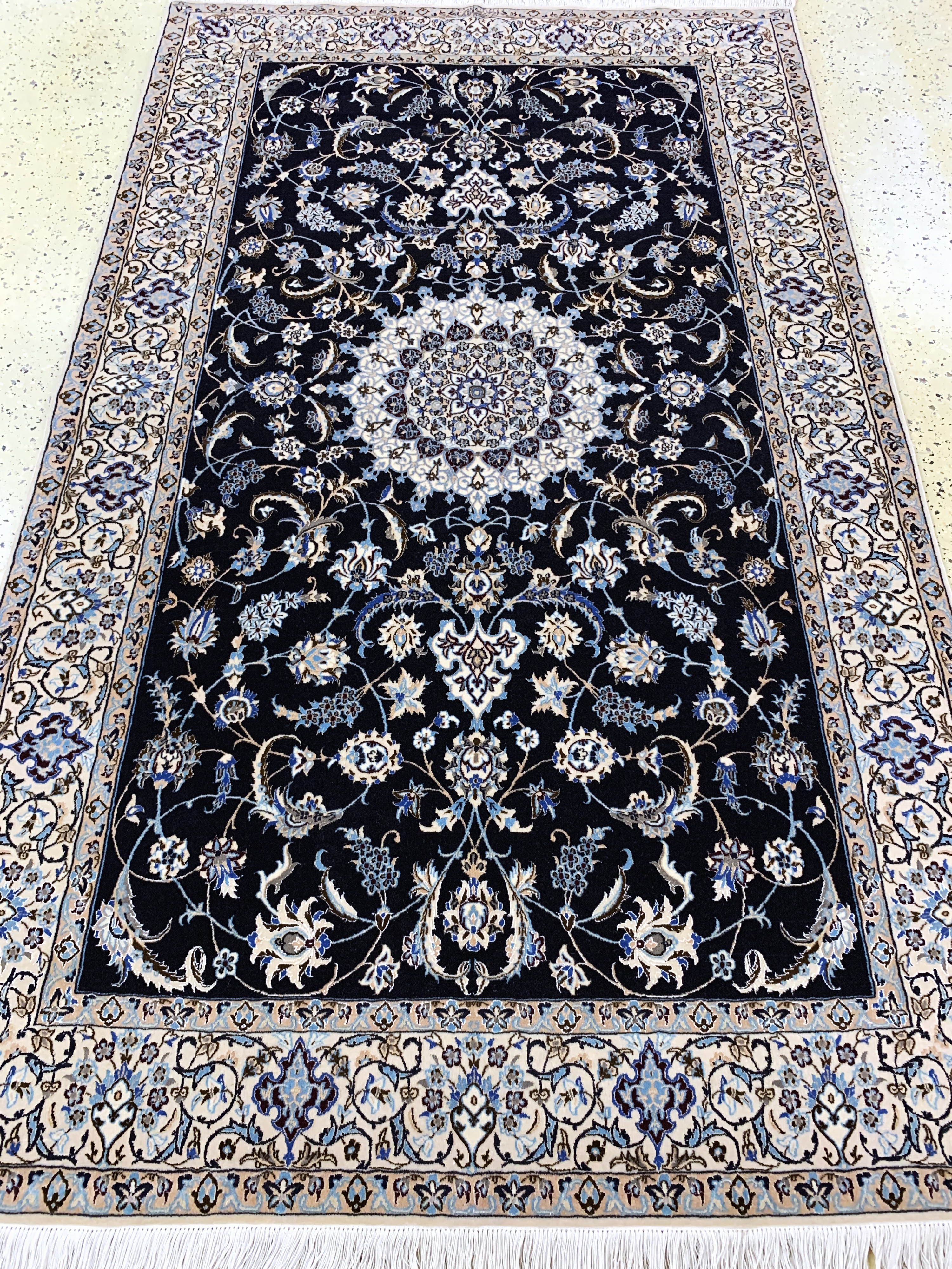 Detail f: Nain fein(6 La), Persien, signiert"Habibian", Mitte 20.Jhd, Korkwolle mit Seide, ca. 213 x 130 cm, ca. 1,0 Mio. Kn/qm, EHZ:(nahezu ...