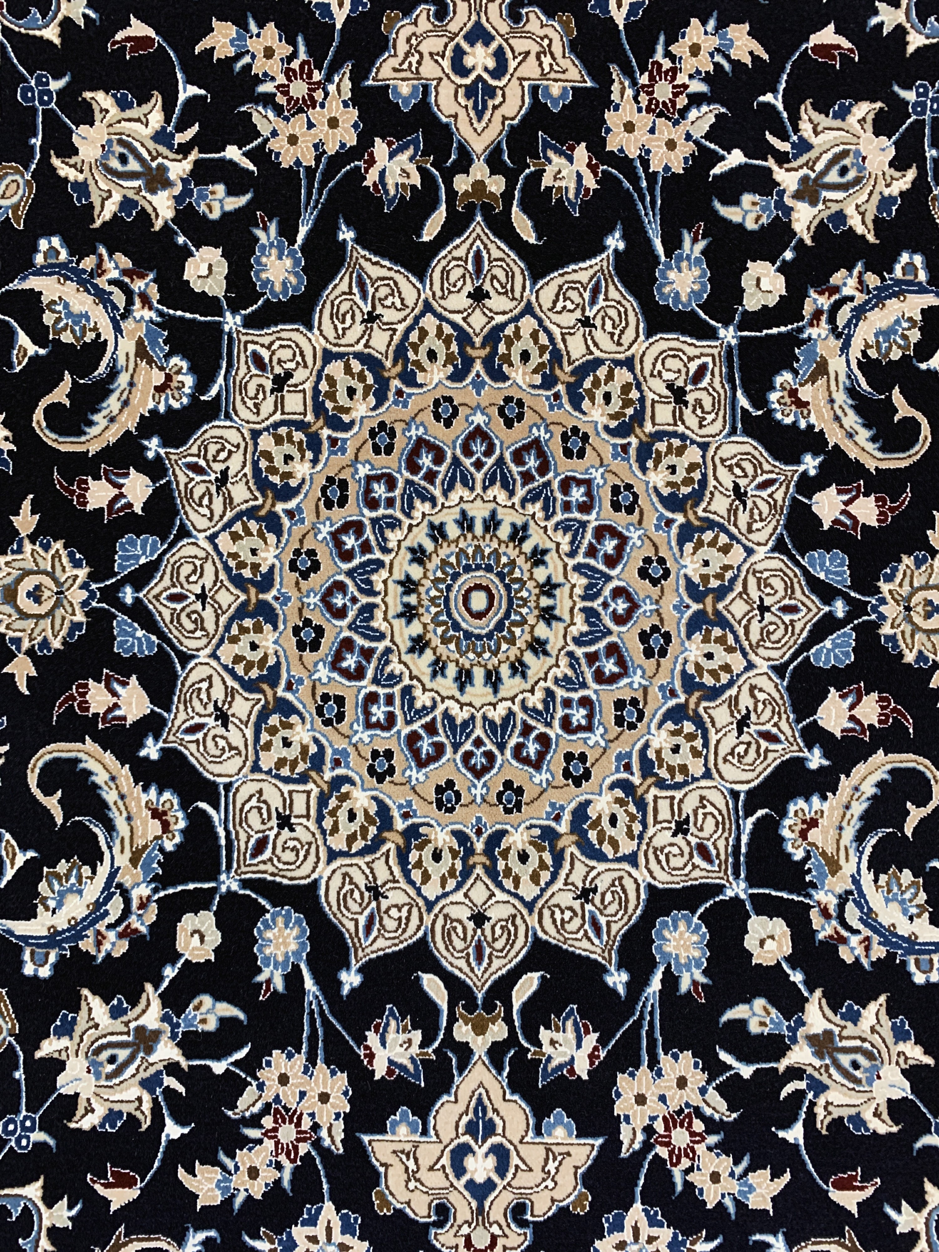 Detail c: Nain fein, Persien, signiert"Habibian", Mitte 20.Jhd, Korkwolle mit Seide, ca. 200 x 124 cm, ca. 650.000 Kn/qm, EHZ:(nahezu neuwertig).