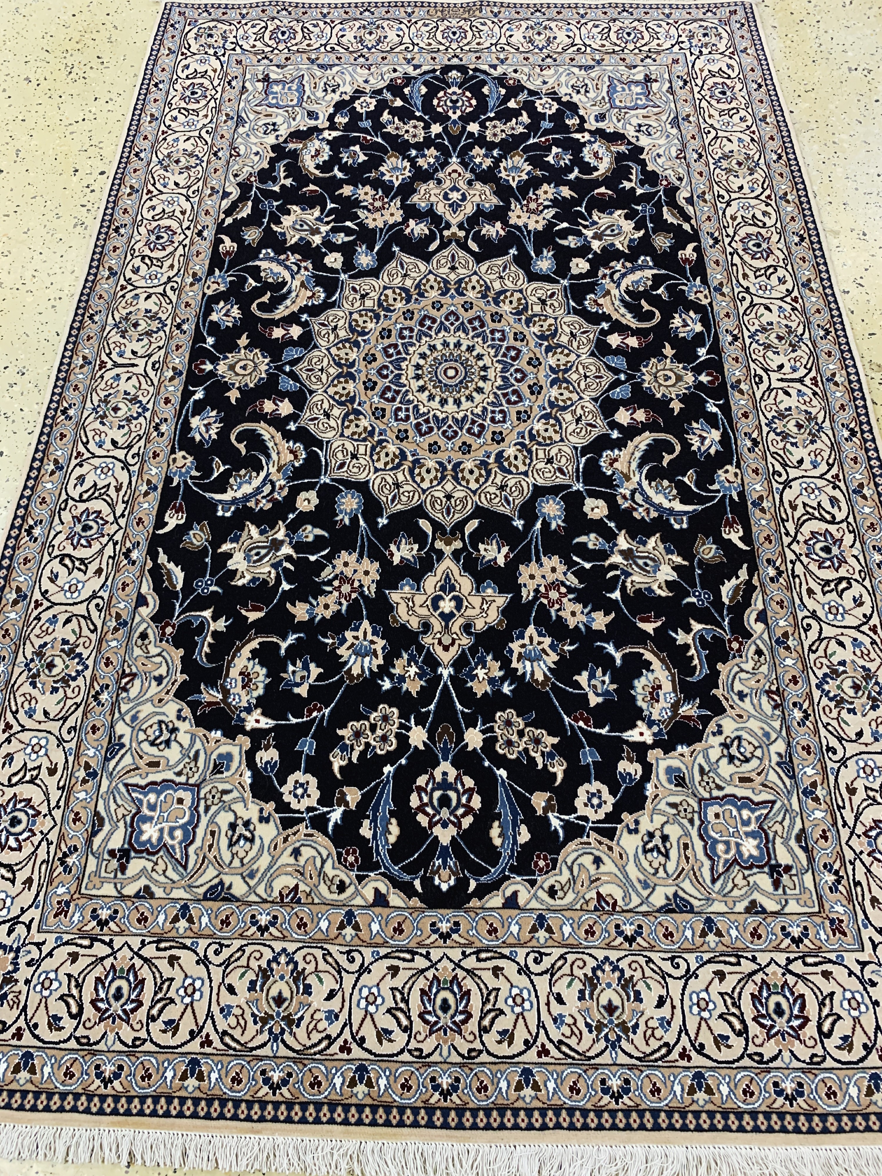 Detail f: Nain fein, Persien, signiert"Habibian", Mitte 20.Jhd, Korkwolle mit Seide, ca. 200 x 124 cm, ca. 650.000 Kn/qm, EHZ:(nahezu neuwertig).