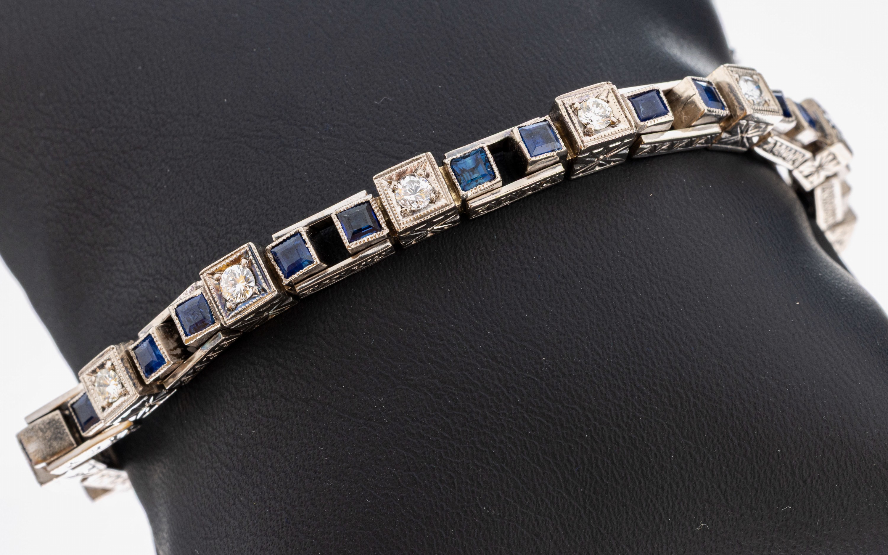 Image 27022095 - 14 kt Gold Art Deco Saphir-Brillant-Armband, um 1920, WG 585/000, massive Ausführung, ...