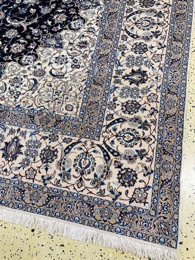 27022025a - Nain fein(6 La), Persien, signiert´Habibian, Ende 20.Jhd, Korkwolle mit Seide, ca. 396 ...