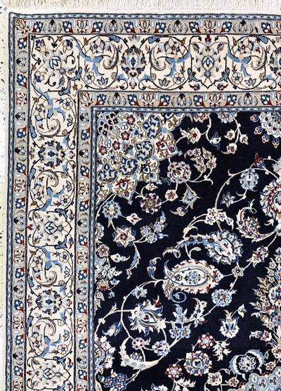 27022029d - Nain fein(6 La), Persien, Ende 20.Jhd, Korkwolle mit Seide, ca. 243 x 157 cm, ca. ...