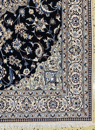 27022094a - Nain fein, Persien, signiert´Habibian´, Mitte 20.Jhd, Korkwolle mit Seide, ca. 200 x ...