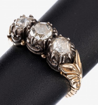 Image 14 kt Gold Diamant-Ring, um 1880, GG 585/000 und Silber, 3 Diamantrosen zus. ca. 1.20 ...