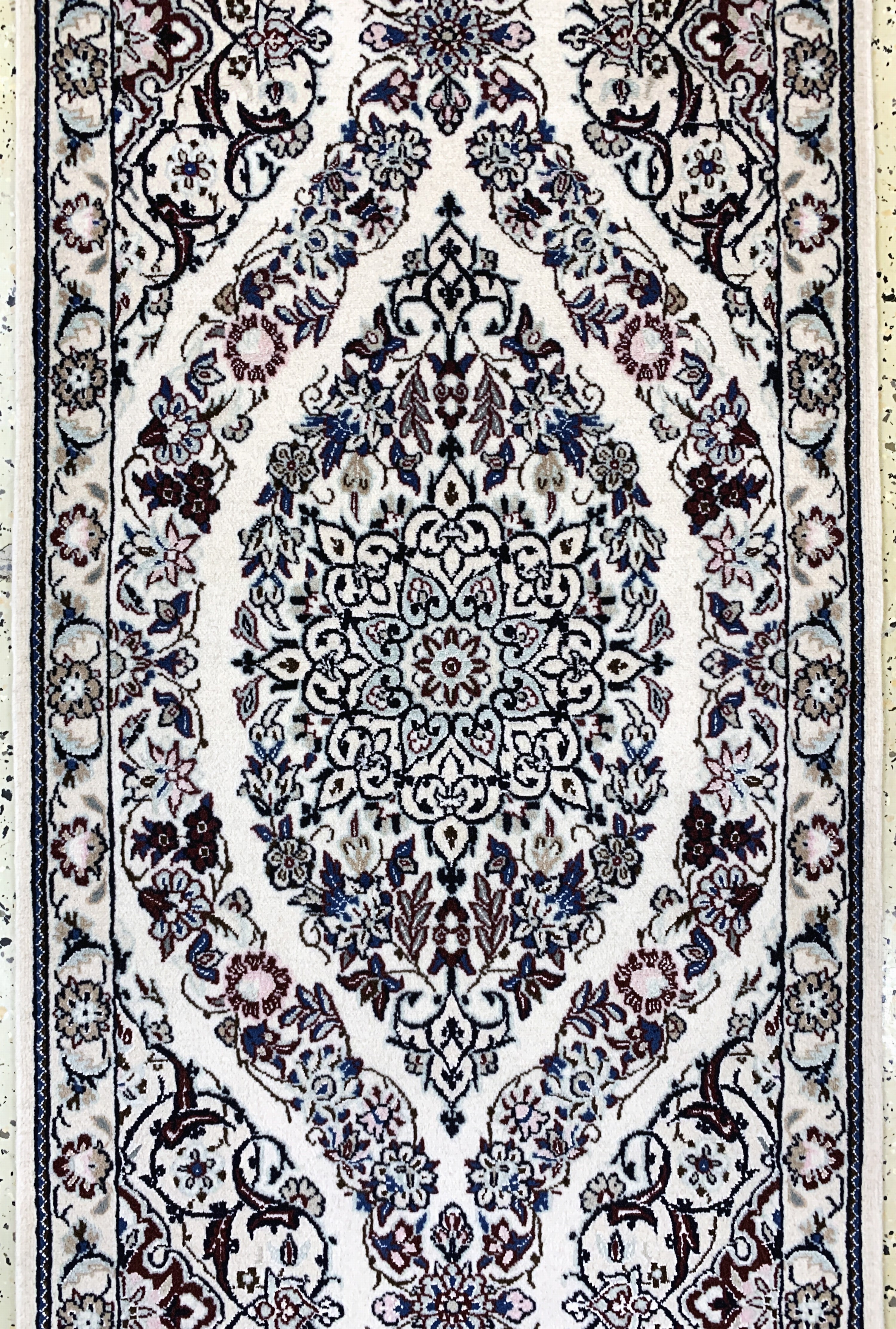 Detail b: Nain fein(9 La), Persien, Ende 20.Jhd, Korkwolle mit Seide, ca. 290 x 62 cm, ca. 500.000 Kn/qm, EHZ:(nahezu neuwertig)