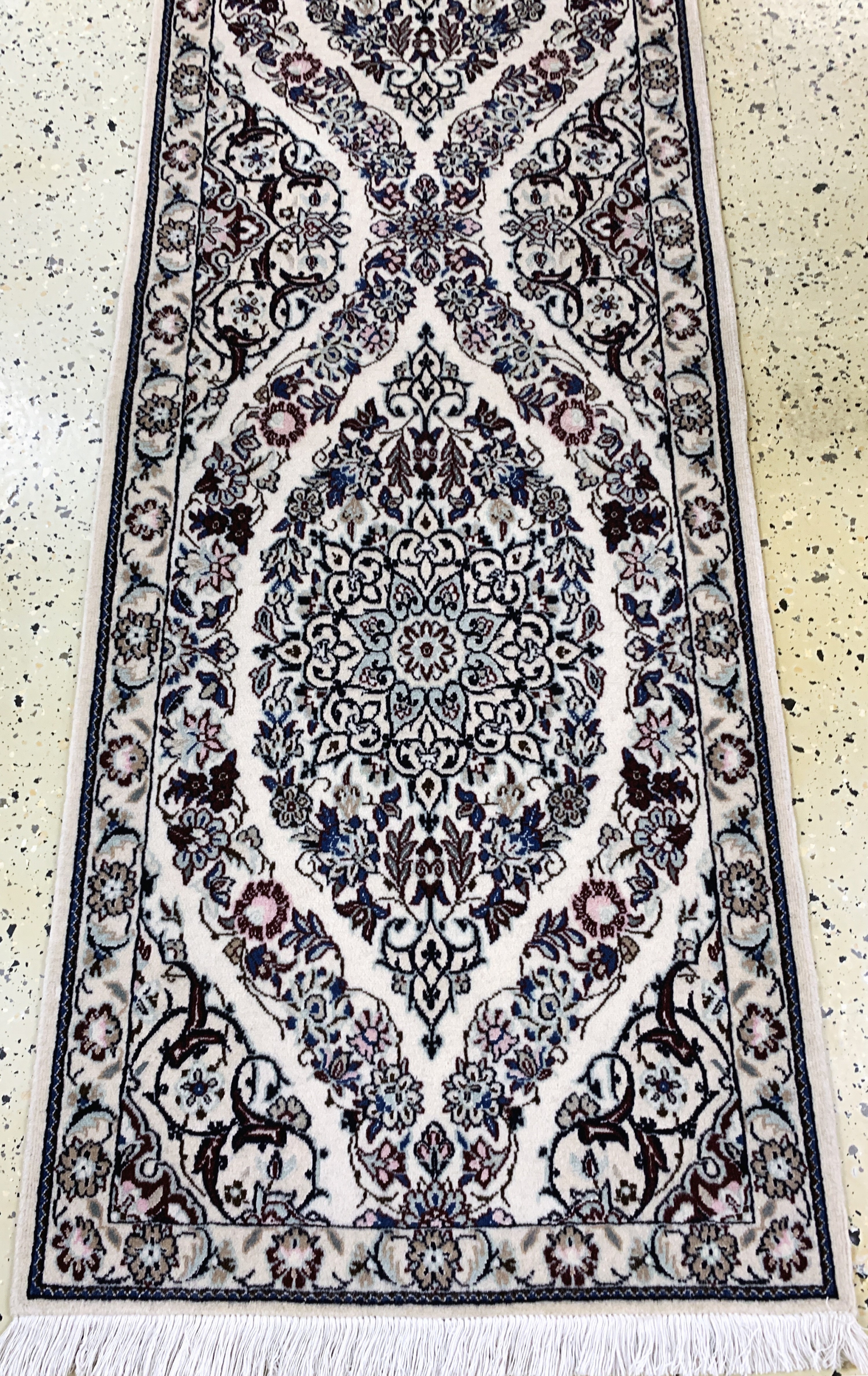 Detail e: Nain fein(9 La), Persien, Ende 20.Jhd, Korkwolle mit Seide, ca. 290 x 62 cm, ca. 500.000 Kn/qm, EHZ:(nahezu neuwertig)