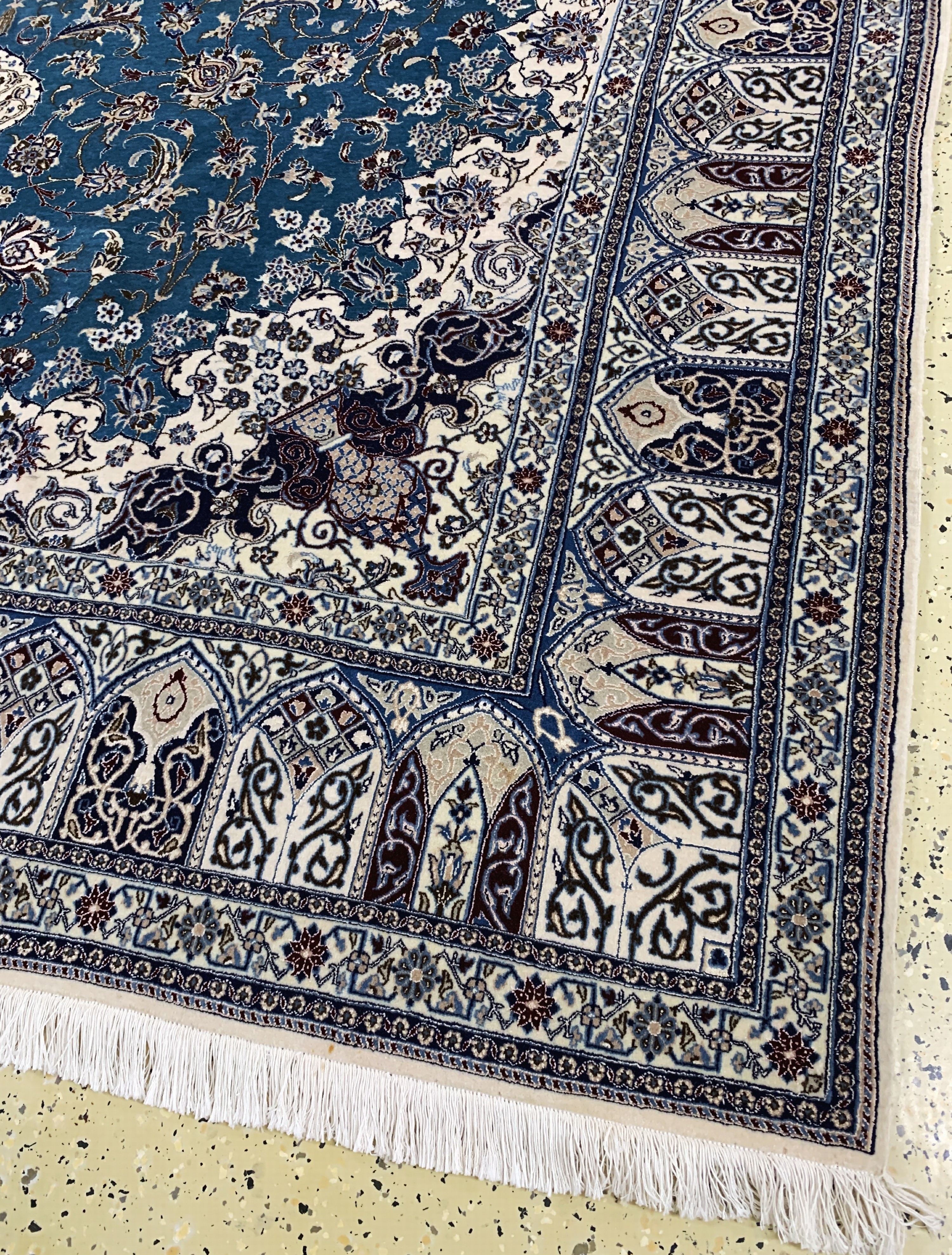 Detail a: Nain fein(6 La) Persien, signiert"Habibian", Ende 20.Jhd, Korkwolle mitSeide, ca. 305 x 213 cm, ca. 1,0 Mio. Kn/qm, EHZ: 1-2(Fleck am Rand)