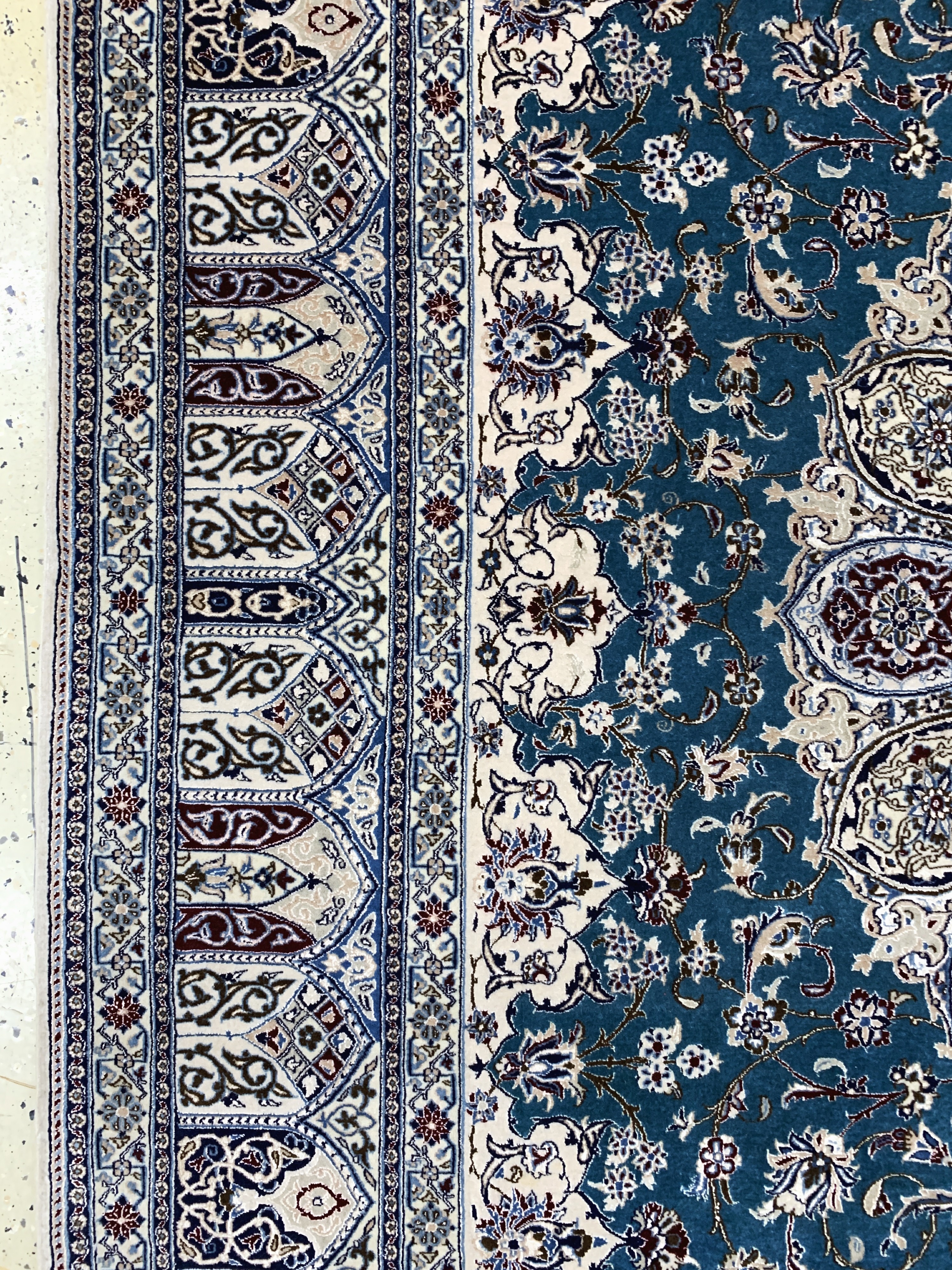Detail e: Nain fein(6 La) Persien, signiert"Habibian", Ende 20.Jhd, Korkwolle mitSeide, ca. 305 x 213 cm, ca. 1,0 Mio. Kn/qm, EHZ: 1-2(Fleck am Rand)