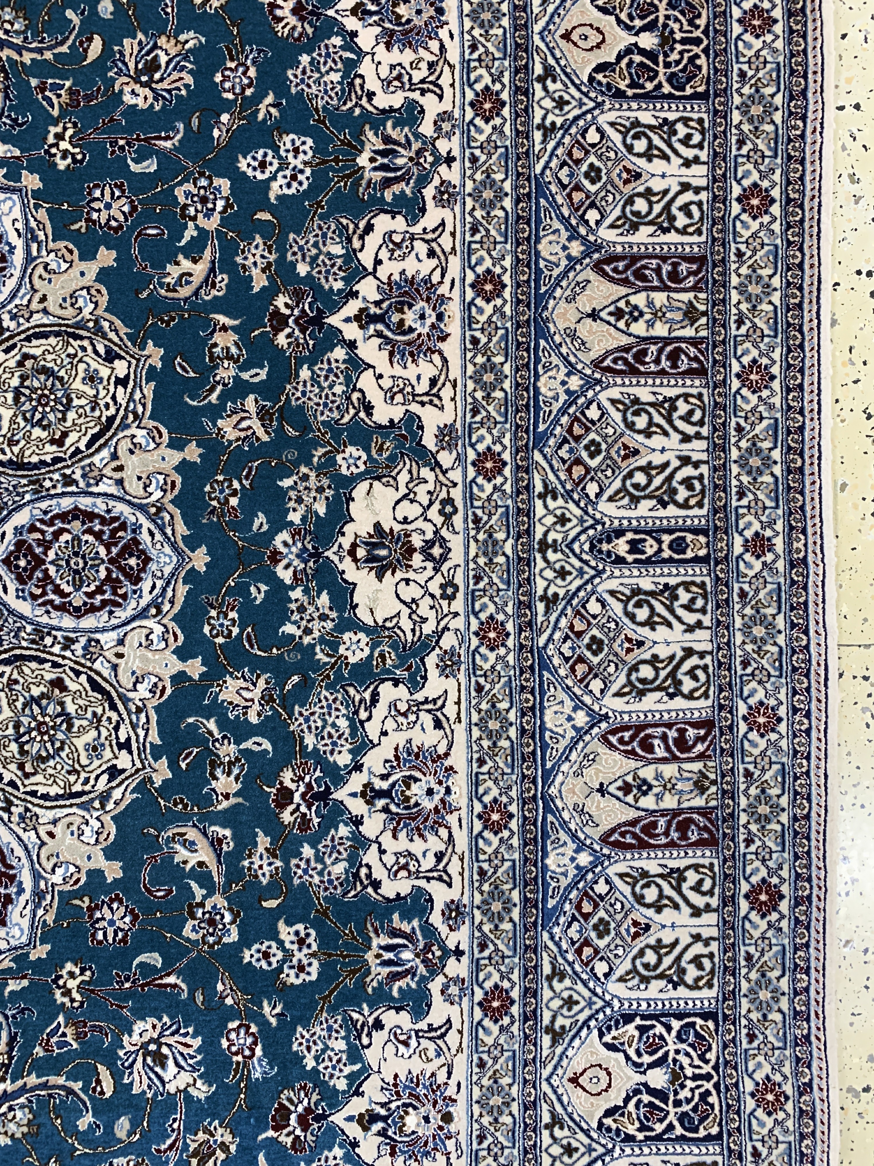 Detail f: Nain fein(6 La) Persien, signiert"Habibian", Ende 20.Jhd, Korkwolle mitSeide, ca. 305 x 213 cm, ca. 1,0 Mio. Kn/qm, EHZ: 1-2(Fleck am Rand)