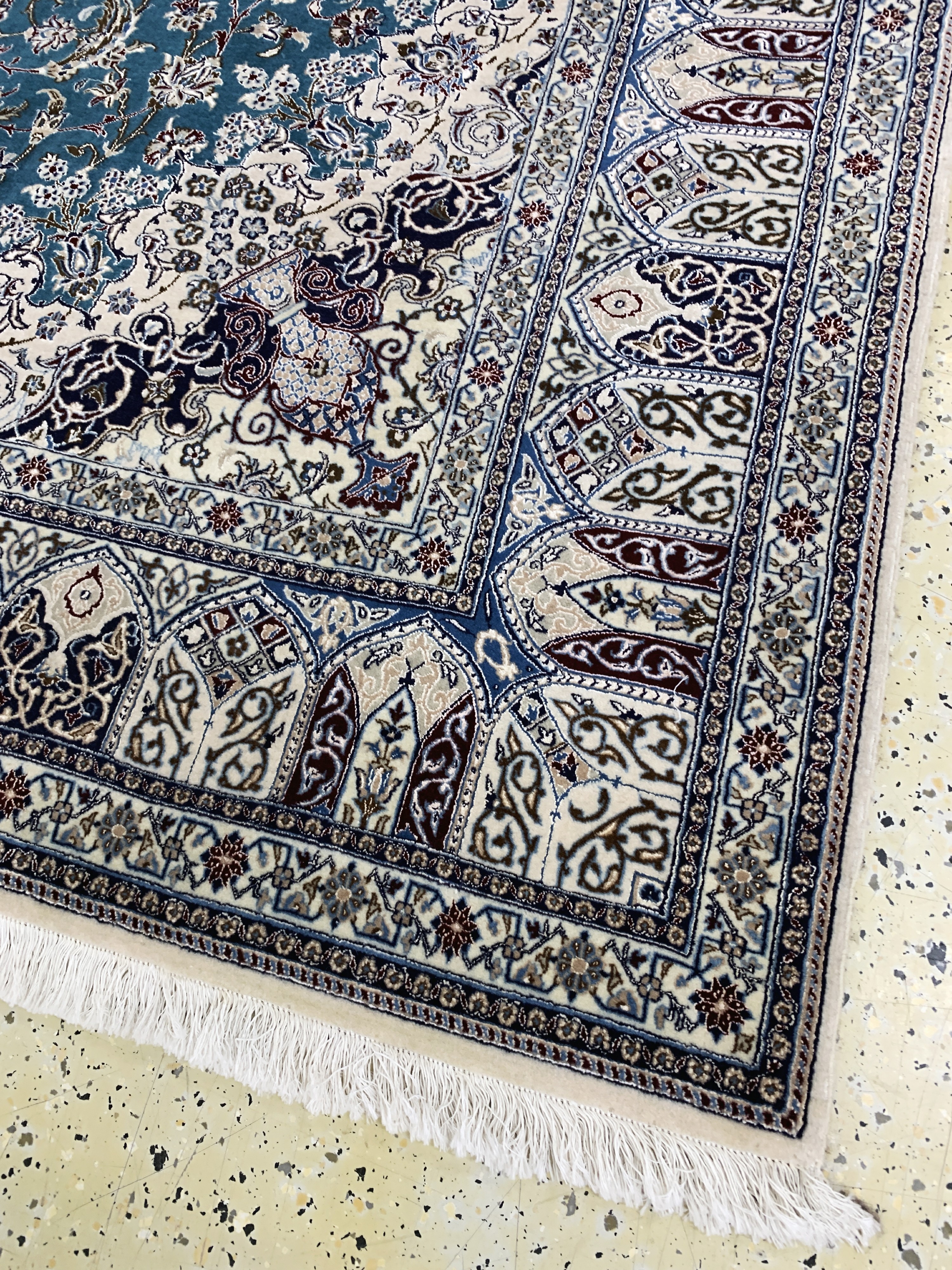 Detail h: Nain fein(6 La) Persien, signiert"Habibian", Ende 20.Jhd, Korkwolle mitSeide, ca. 305 x 213 cm, ca. 1,0 Mio. Kn/qm, EHZ: 1-2(Fleck am Rand)