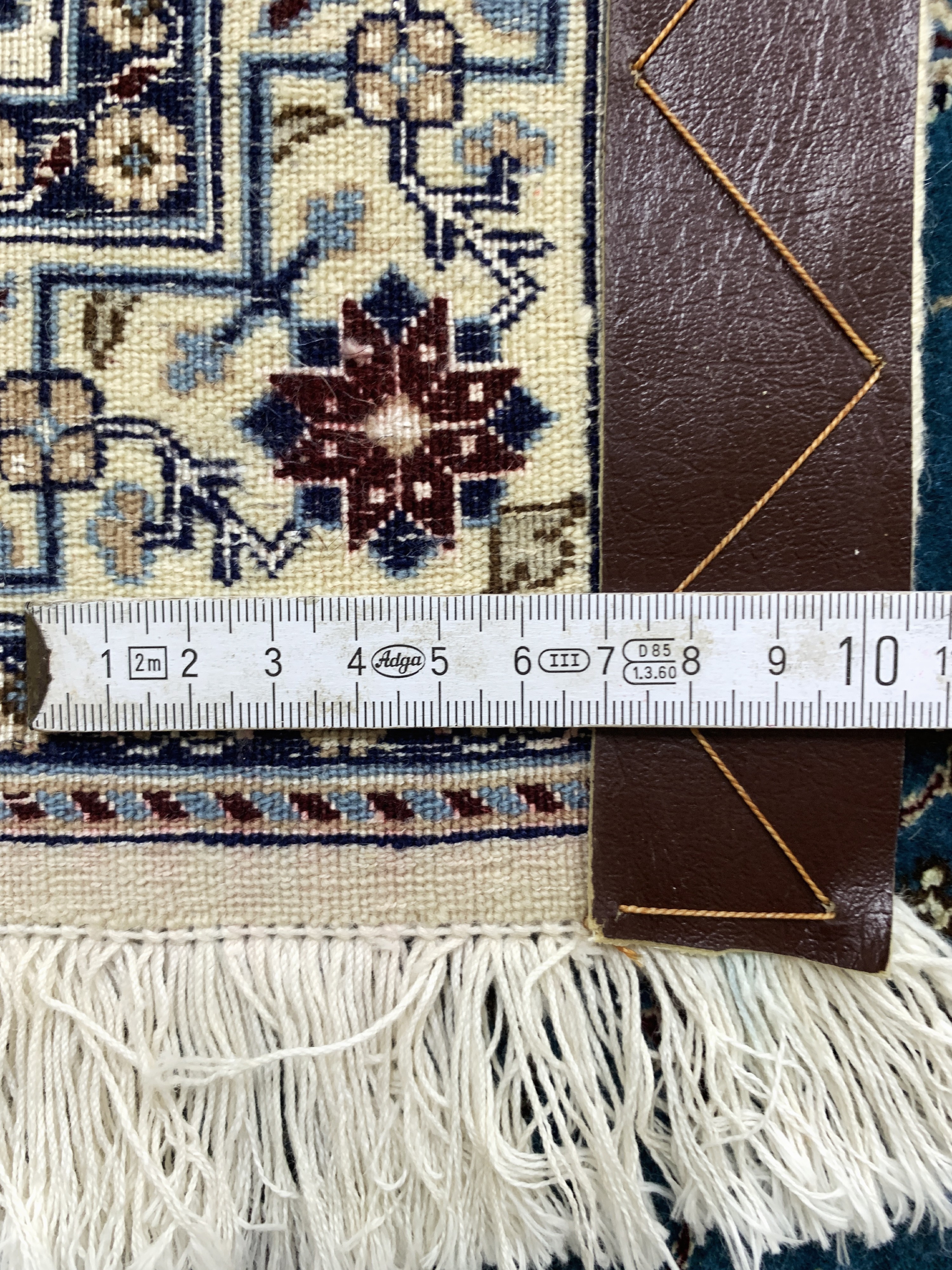 Detail l: Nain fein(6 La) Persien, signiert"Habibian", Ende 20.Jhd, Korkwolle mitSeide, ca. 305 x 213 cm, ca. 1,0 Mio. Kn/qm, EHZ: 1-2(Fleck am Rand)