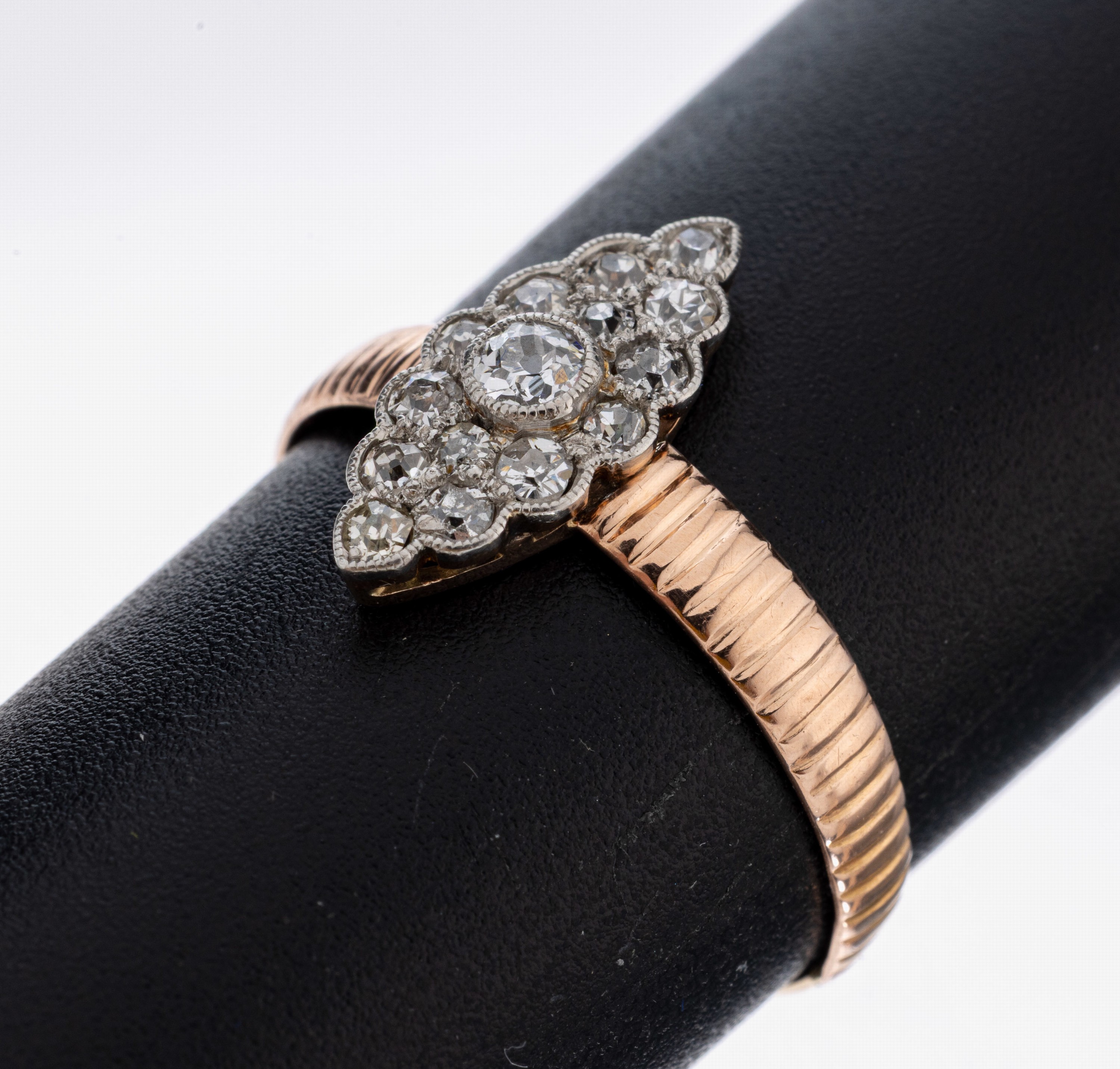 Image 27022112 - 14 kt Gold Diamant-Ring, um 1890, RG 585/000 und Platin, Altschliffdiamanten zus. ca. ...