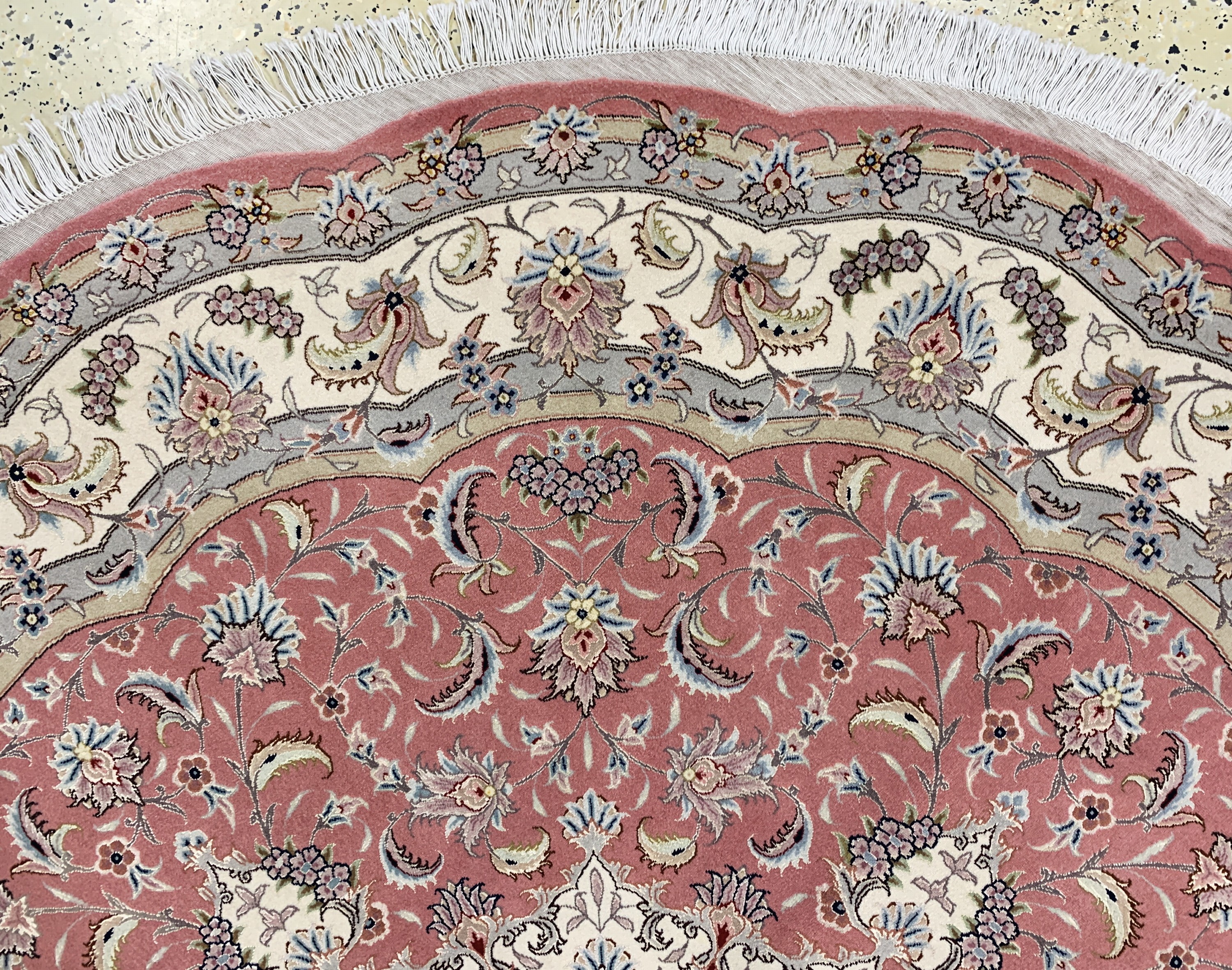 Detail a: Täbriz fein(50 Raj), Persien, Ende 20.Jhd, Korkwolle mit Seide, durchmesser: ca. 205 cm, ca. 500.000 Kn/qm, EHZ:(nahezu neuwertig)