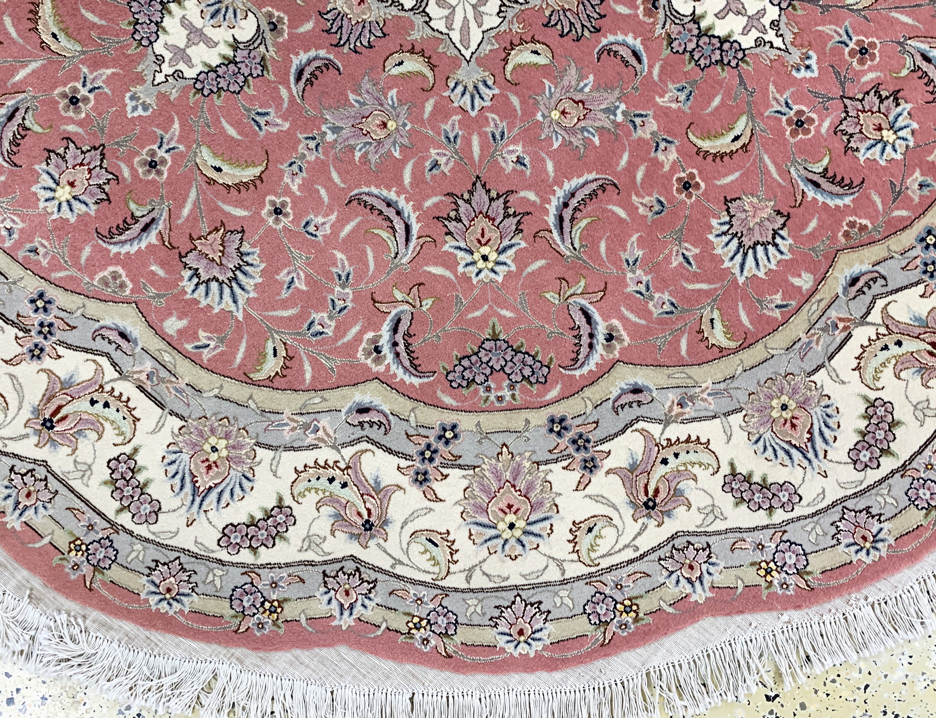 Detail c: Täbriz fein(50 Raj), Persien, Ende 20.Jhd, Korkwolle mit Seide, durchmesser: ca. 205 cm, ca. 500.000 Kn/qm, EHZ:(nahezu neuwertig)