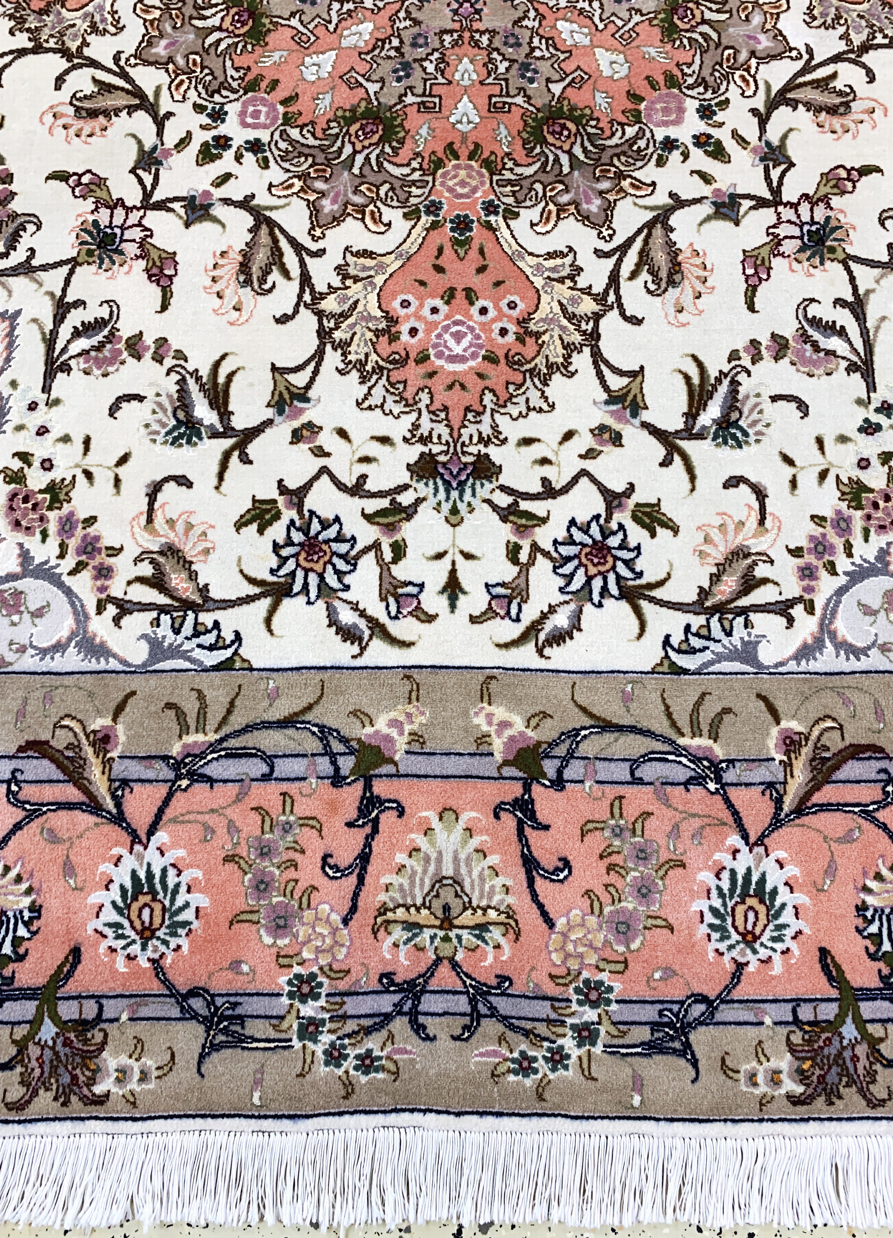 Detail b: Täbriz fein(50 Raj), Persien, Ende 20.Jhd, Korkwolle mit Seide, ca. 206 x 197 cm, ca. 500.000 Kn/qm, EHZ: 1-2
