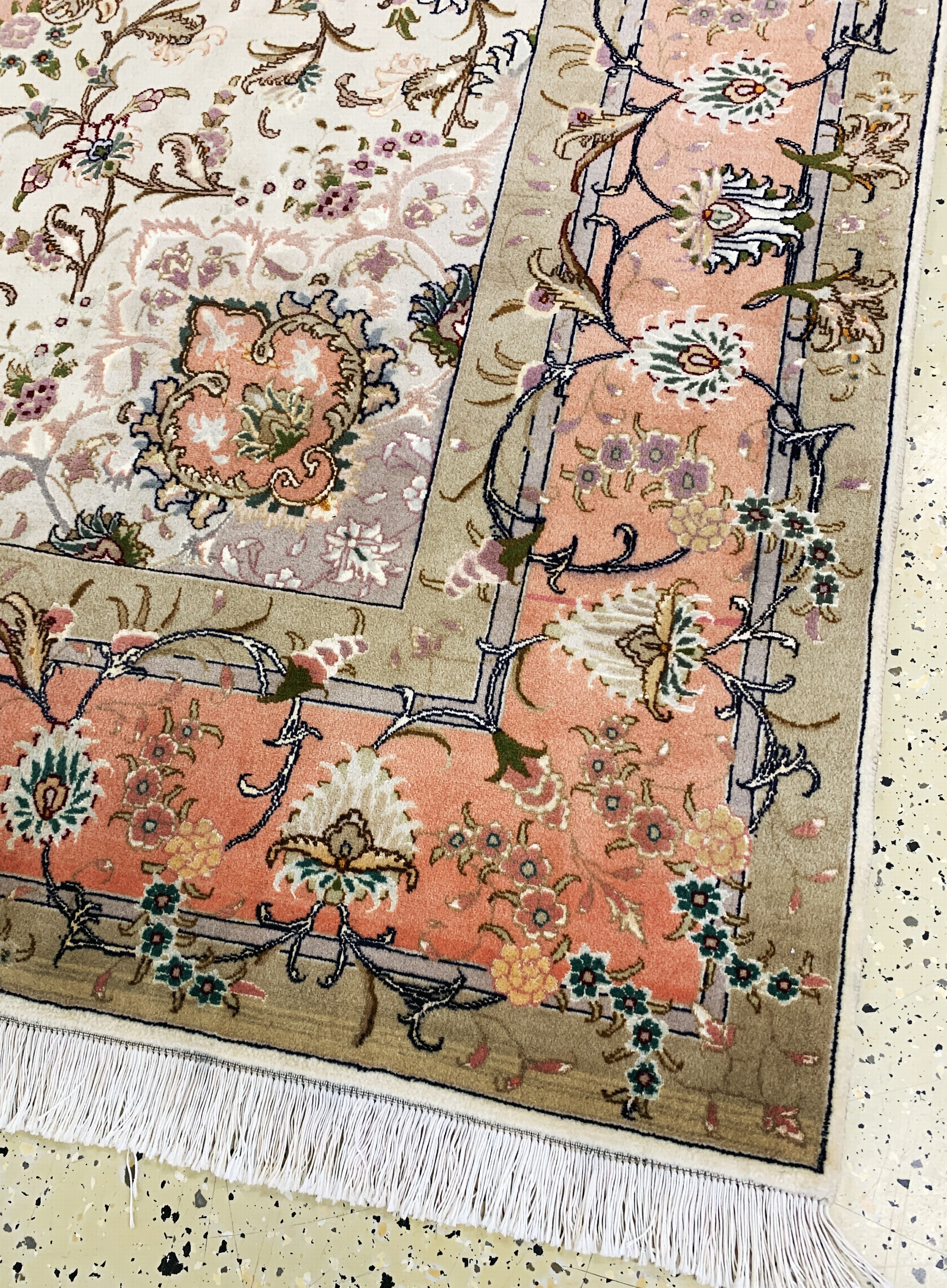 Detail e: Täbriz fein(50 Raj), Persien, Ende 20.Jhd, Korkwolle mit Seide, ca. 206 x 197 cm, ca. 500.000 Kn/qm, EHZ: 1-2