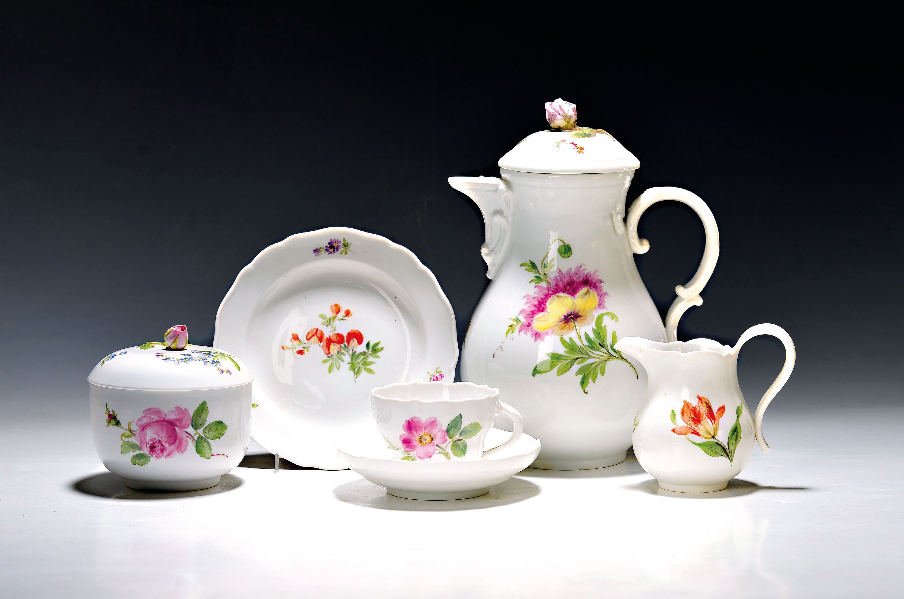 Image 27022121 - Kaffeeservice, Meissen, um 1880-1924, Blume 1 Porzellan, 10 Tassen mit Untertassen, 12 ...