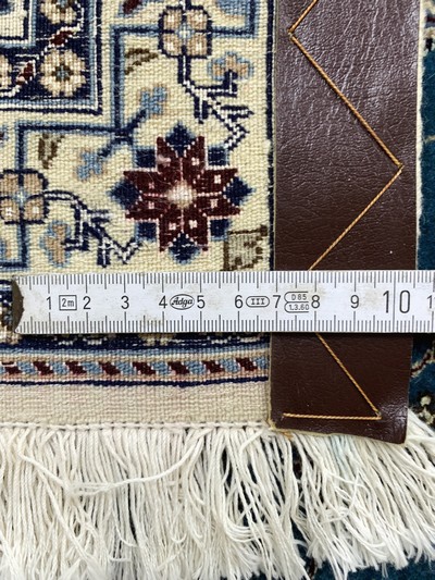 27022110l - Nain fein(6 La) Persien, signiert´Habibian´, Ende 20.Jhd, Korkwolle mitSeide, ca. 305 x ...