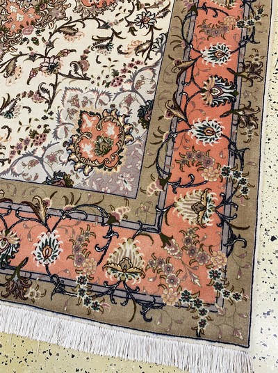 27022119a - Täbriz fein(50 Raj), Persien, Ende 20.Jhd, Korkwolle mit Seide, ca. 206 x 197 cm, ca. ...