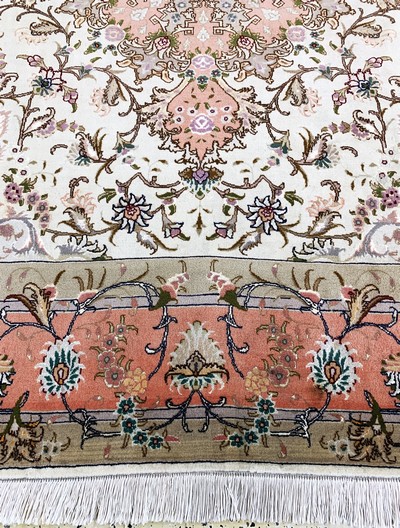 27022119f - Täbriz fein(50 Raj), Persien, Ende 20.Jhd, Korkwolle mit Seide, ca. 206 x 197 cm, ca. ...