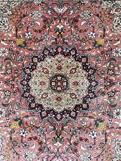 27022122c - Täbriz fein(50 Raj), Persien, Mitte 20.Jhd,Korkwolle mit Seide, ca. 205 x 205 cm, ca. ...