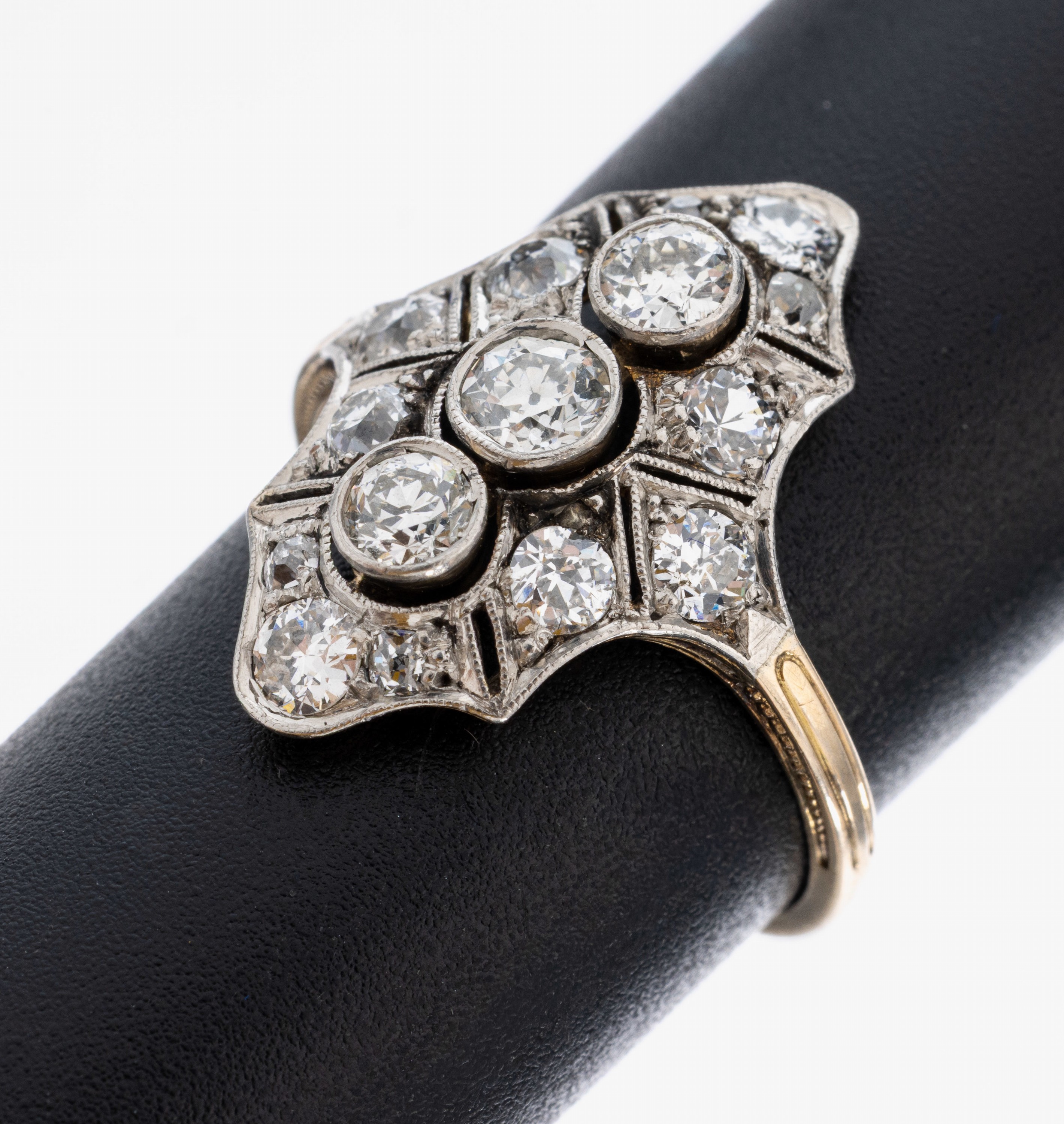 14 kt Gold Art Deco Diamant-Ring, 1920er Jahre, GG 585/000, sogn. Schiffchenring, Altschliffdiamanten zus. ca. 1.25 ct Weiß/si, RW 56, ca. 3.0 g