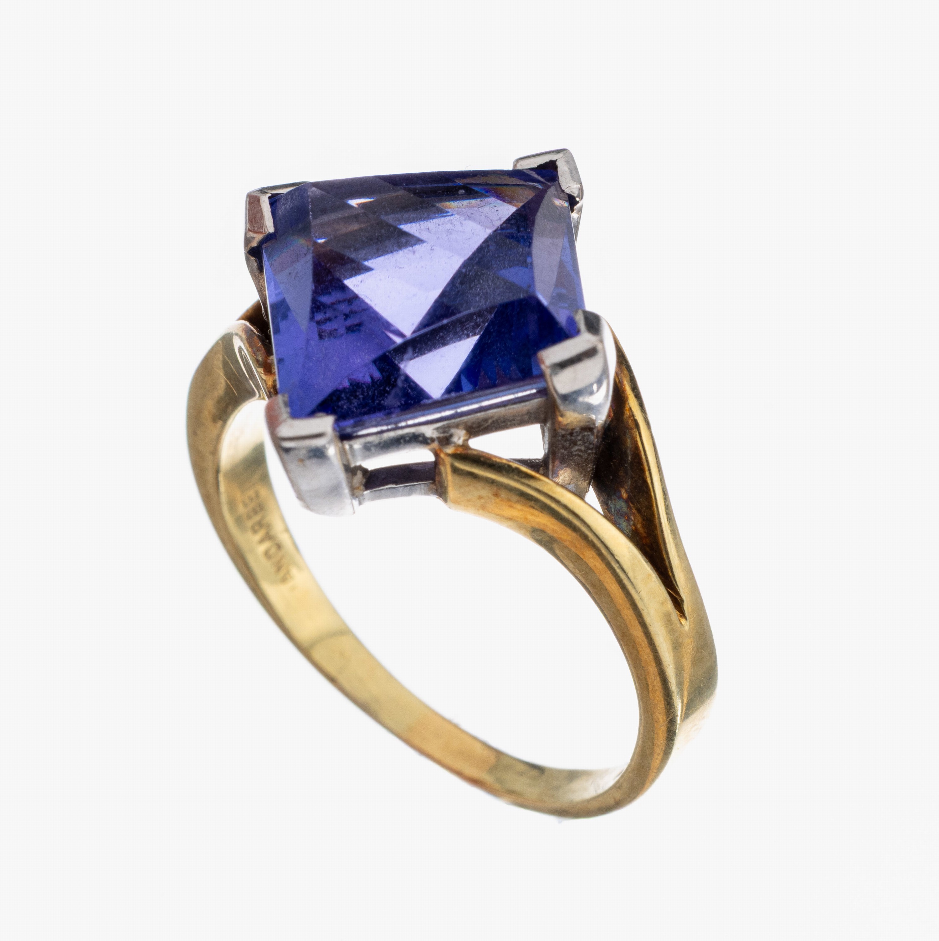 14 kt Gold Tansanit-Ring, GG/WG 585/000, rautenf. Tansanit von guter Farbe ca. 8.0 ct, schöne Transparenz, RW 55, ca. 6.4 g, Handarbeit, Gutachten ...