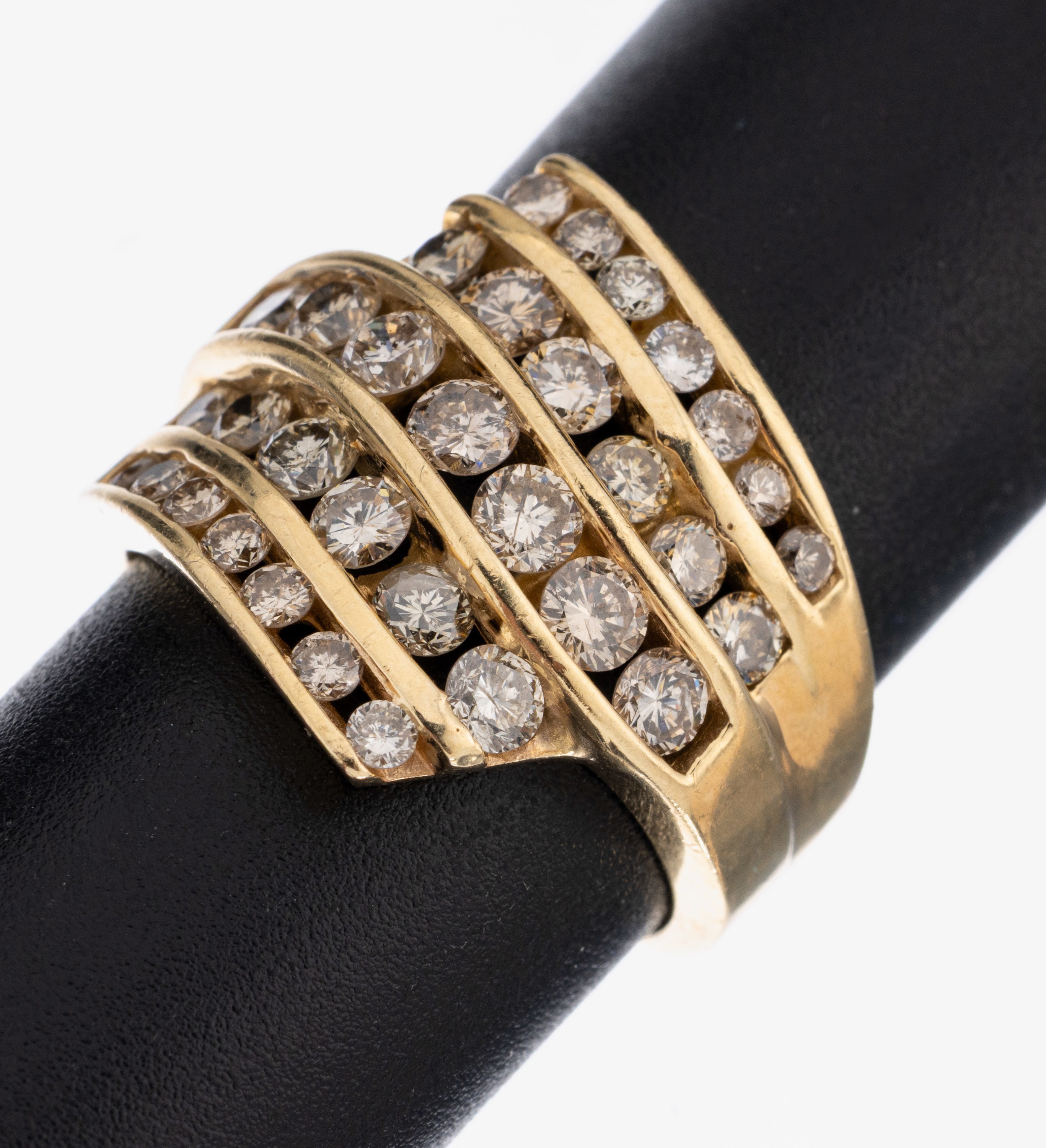 14 kt Gold Brillant-Ring, GG 585/000, Brillanten zus. ca. 2.50 ct Weiß- l.get.Weiß/si-p, RW 55, ca. 7.9 g
