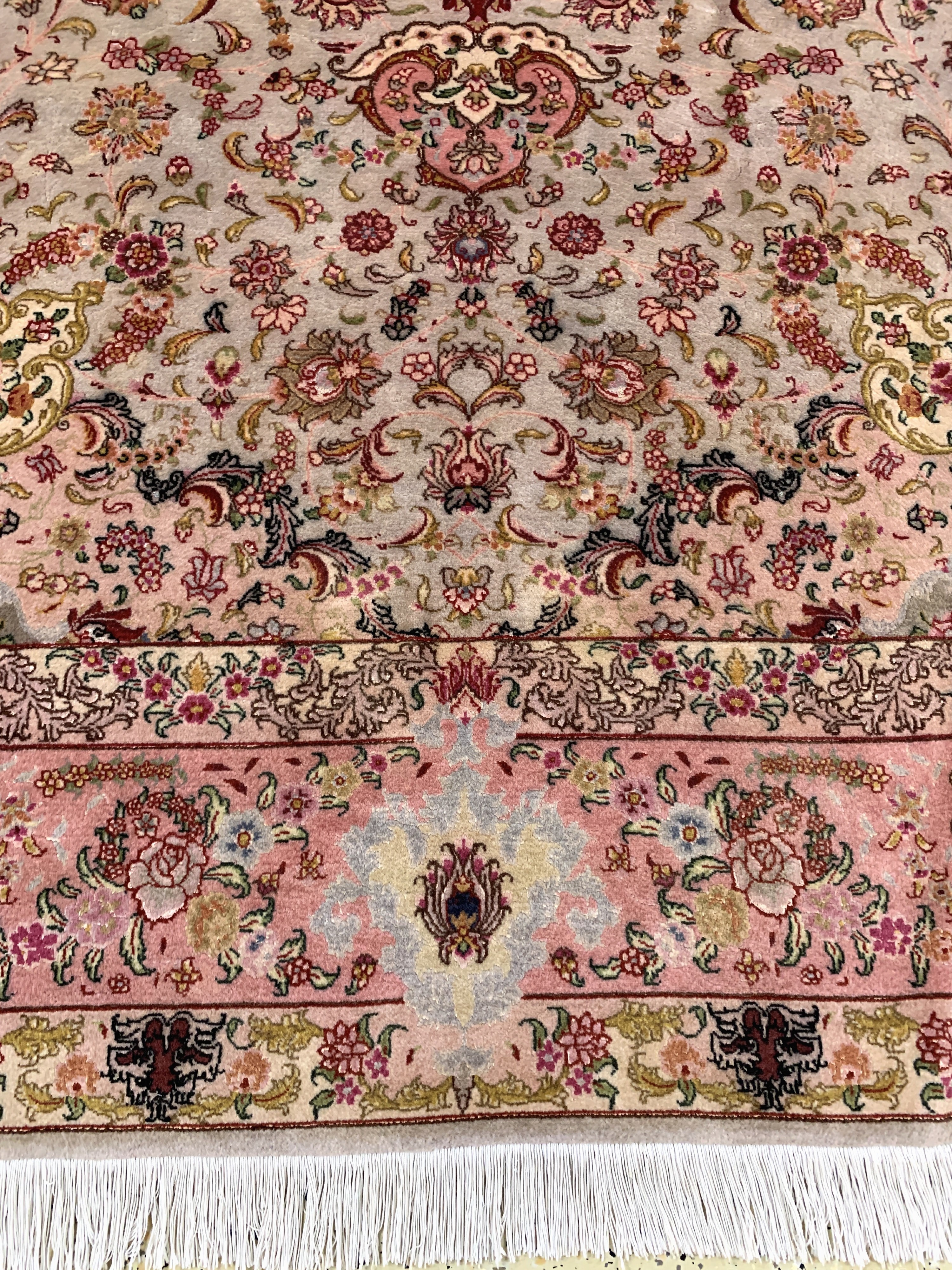 Detail b: Täbriz fein(50 Raj), Persien, Mitte 20.Jhd,Korkwolle mit Seide, ca. 290 x 200 cm, ca. 500.000 Kn/qm, EHZ: 2