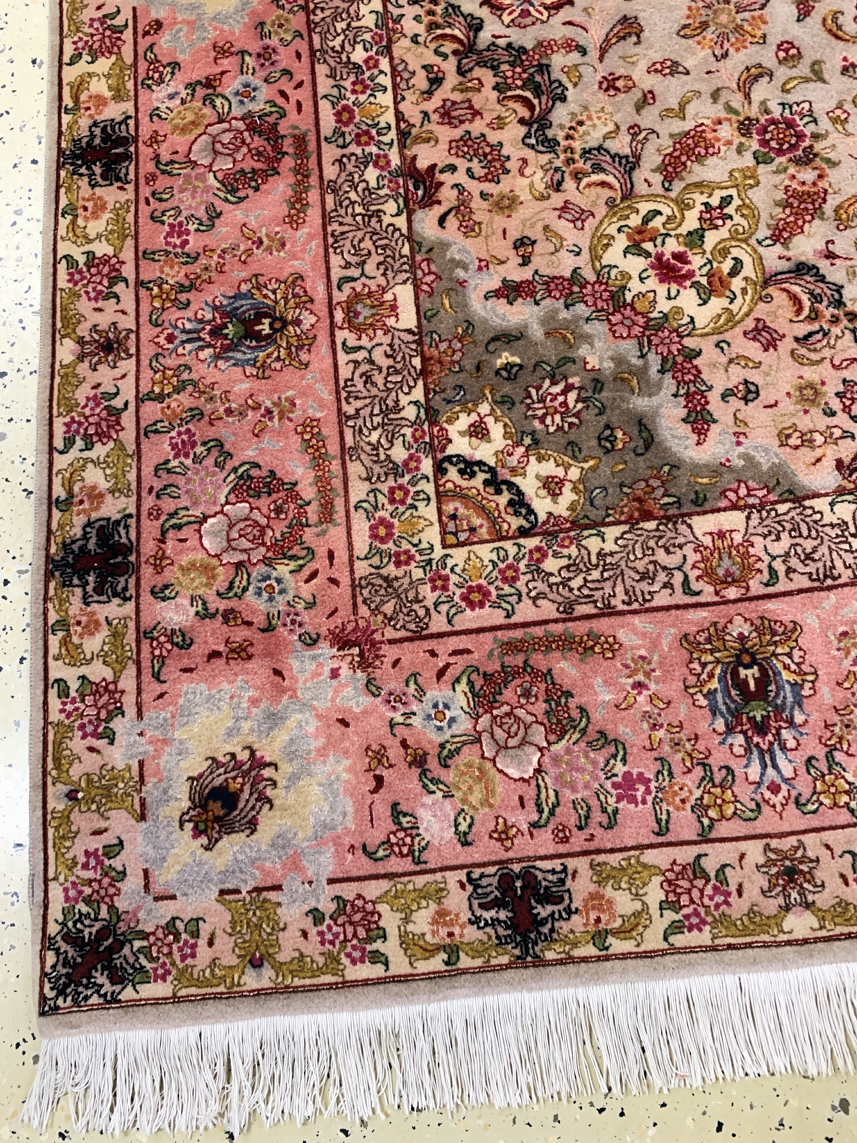 Detail c: Täbriz fein(50 Raj), Persien, Mitte 20.Jhd,Korkwolle mit Seide, ca. 290 x 200 cm, ca. 500.000 Kn/qm, EHZ: 2