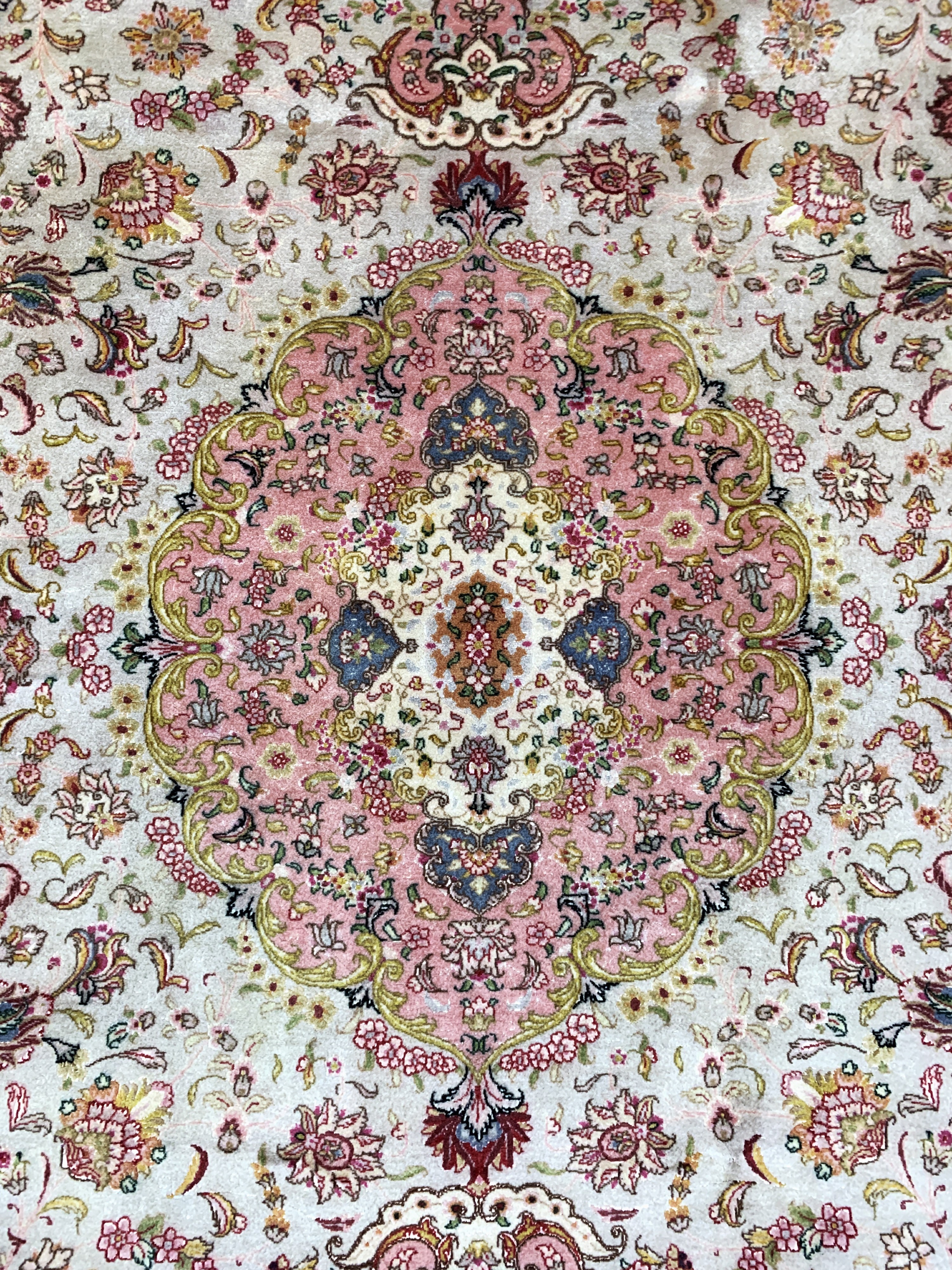Detail d: Täbriz fein(50 Raj), Persien, Mitte 20.Jhd,Korkwolle mit Seide, ca. 290 x 200 cm, ca. 500.000 Kn/qm, EHZ: 2