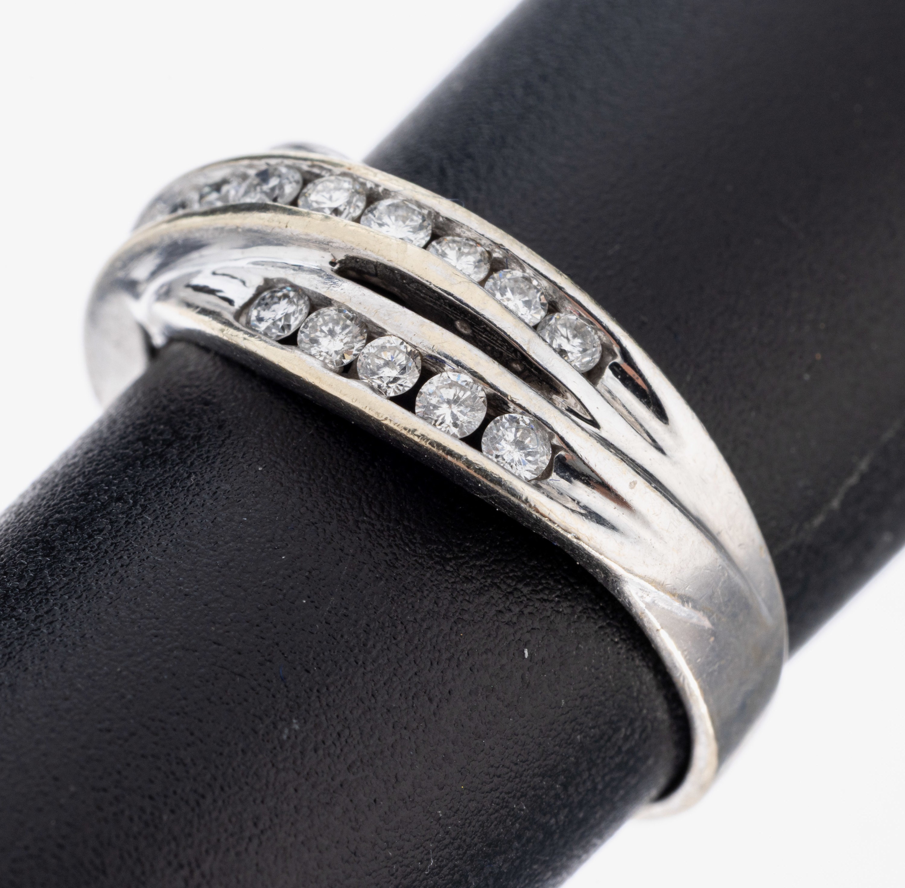 Image 27022366 - 14 kt Gold Brillant-Ring, WG 585/000, Brillanten zus. ca. 0.60 ct Weiß/si, RW 56, ca. ...