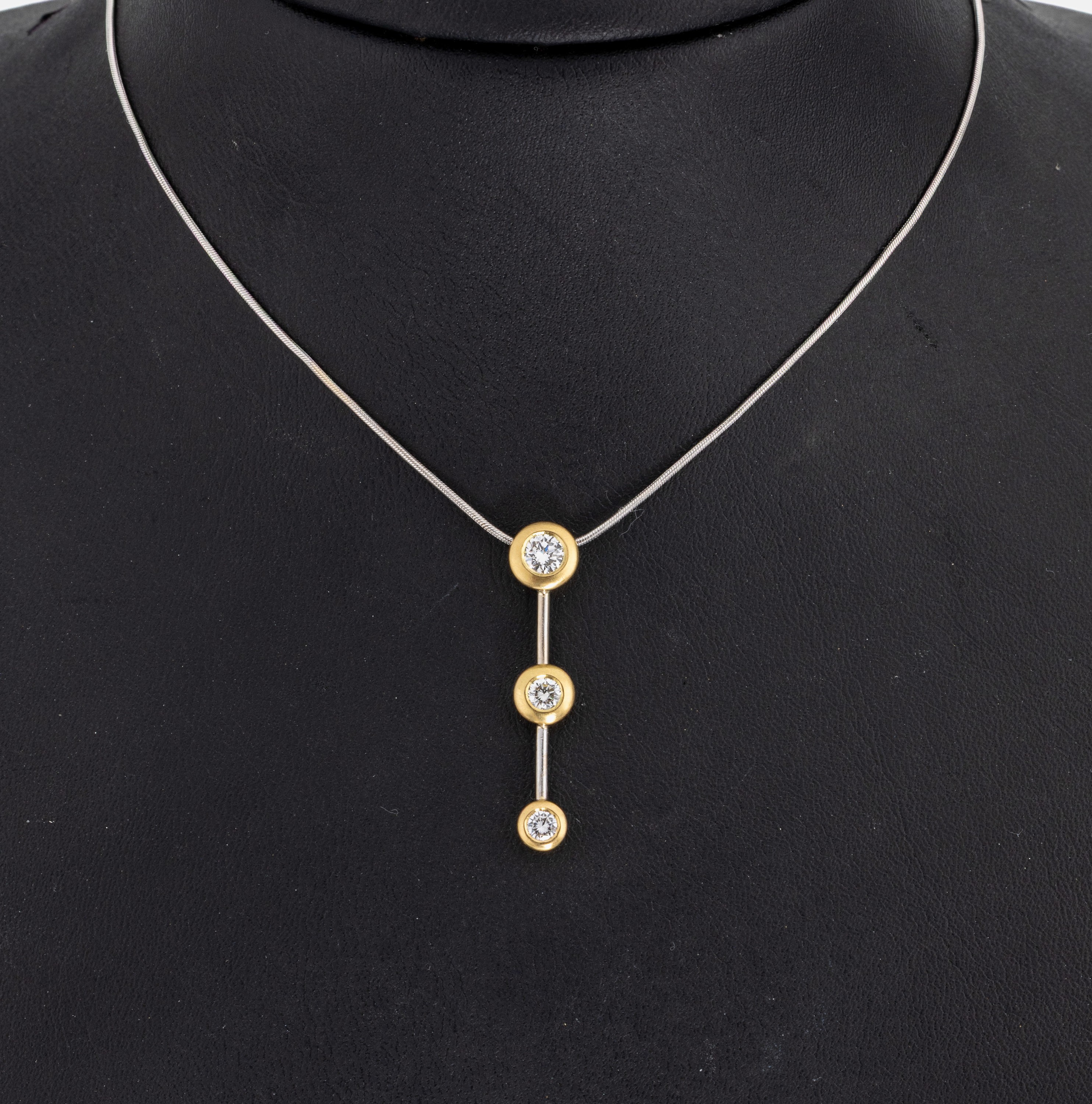 18 kt Gold Brillant-Collier, GG/WG 750/000,3 Brillanten zus. ca. 0.50 ct Weiß/vs-si, L. ca. 41.5 cm, Karabinerschließe, ca. 5.0 g
