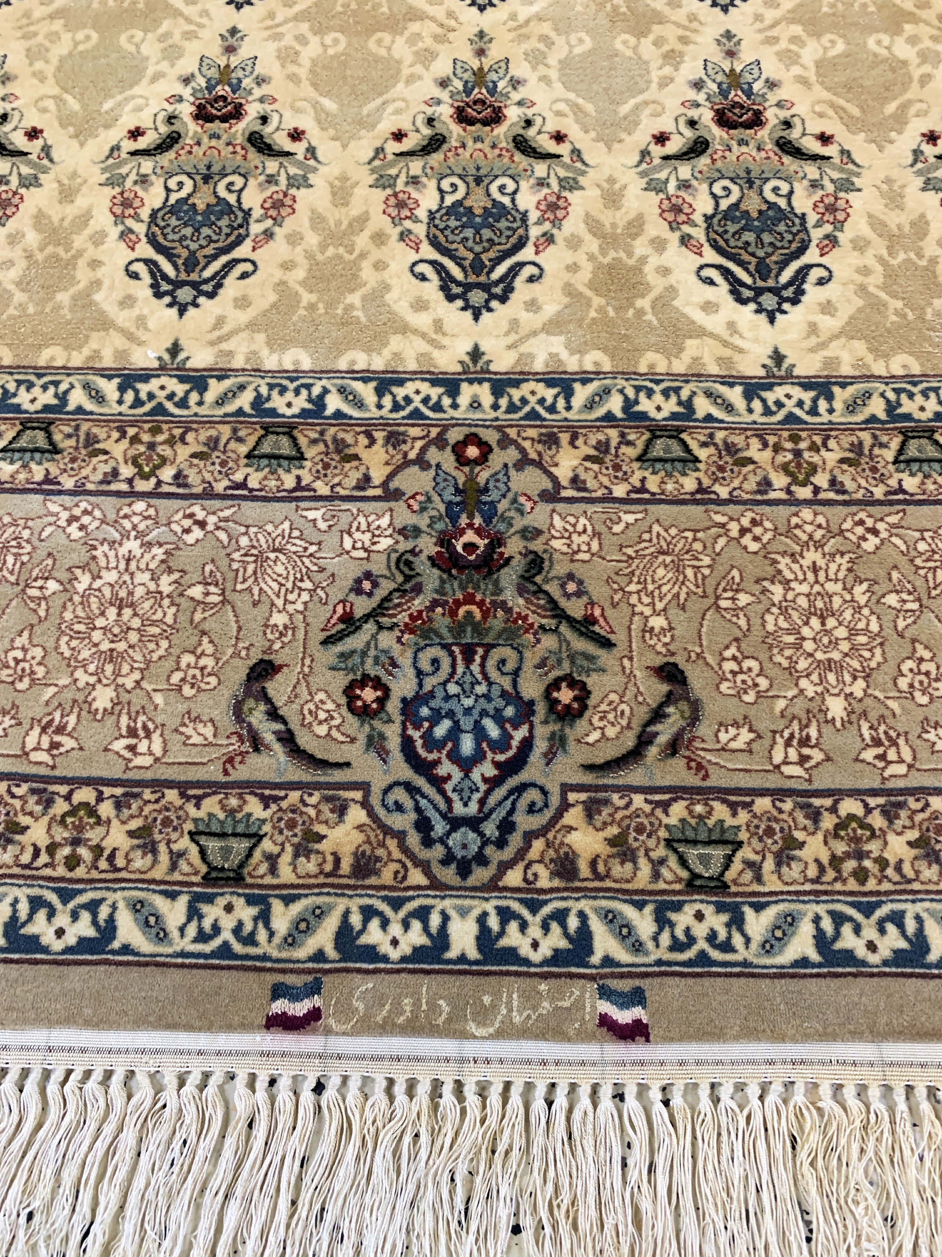 Detail c: Esfahan fein Persien, signiert"Davari", Ende 20.Jhd, Korkwolle mit und auf Seide, ca. 230 x 152 cm, ca. 1,0 Mio. Kn/qm, EHZ: ...