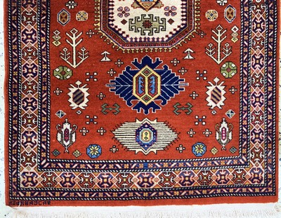 27022411b - 2 Lots Kazak, Azerbaijan, Ende 20.Jhd, Wolle auf Baumwolle, ca. 120 x 84 cm, EHZ: 2 ...