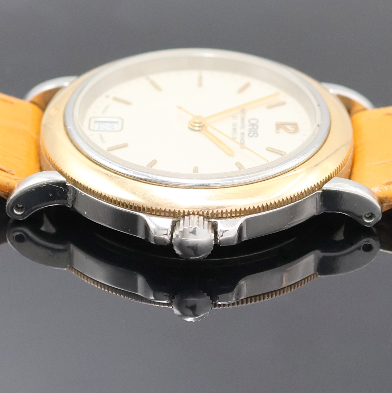 Detail d: ORIS Armbanduhr in Edelstahl/Gold, Schweiz um 1990, Automatik, beids. vergl. Geh., Boden aufgedr., neutr. Lederband m. orig. Dornschl., cremefarb. ...